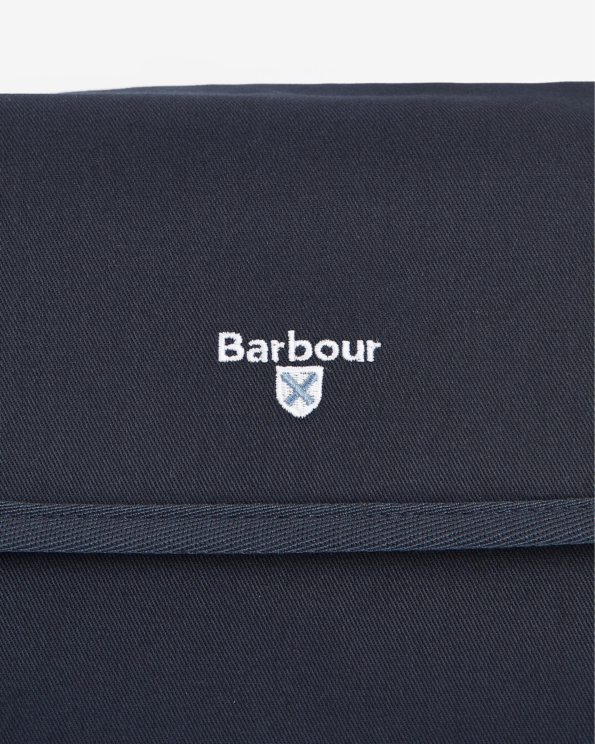 Barbour Cascade Mens Hanging Washbag - Image 5