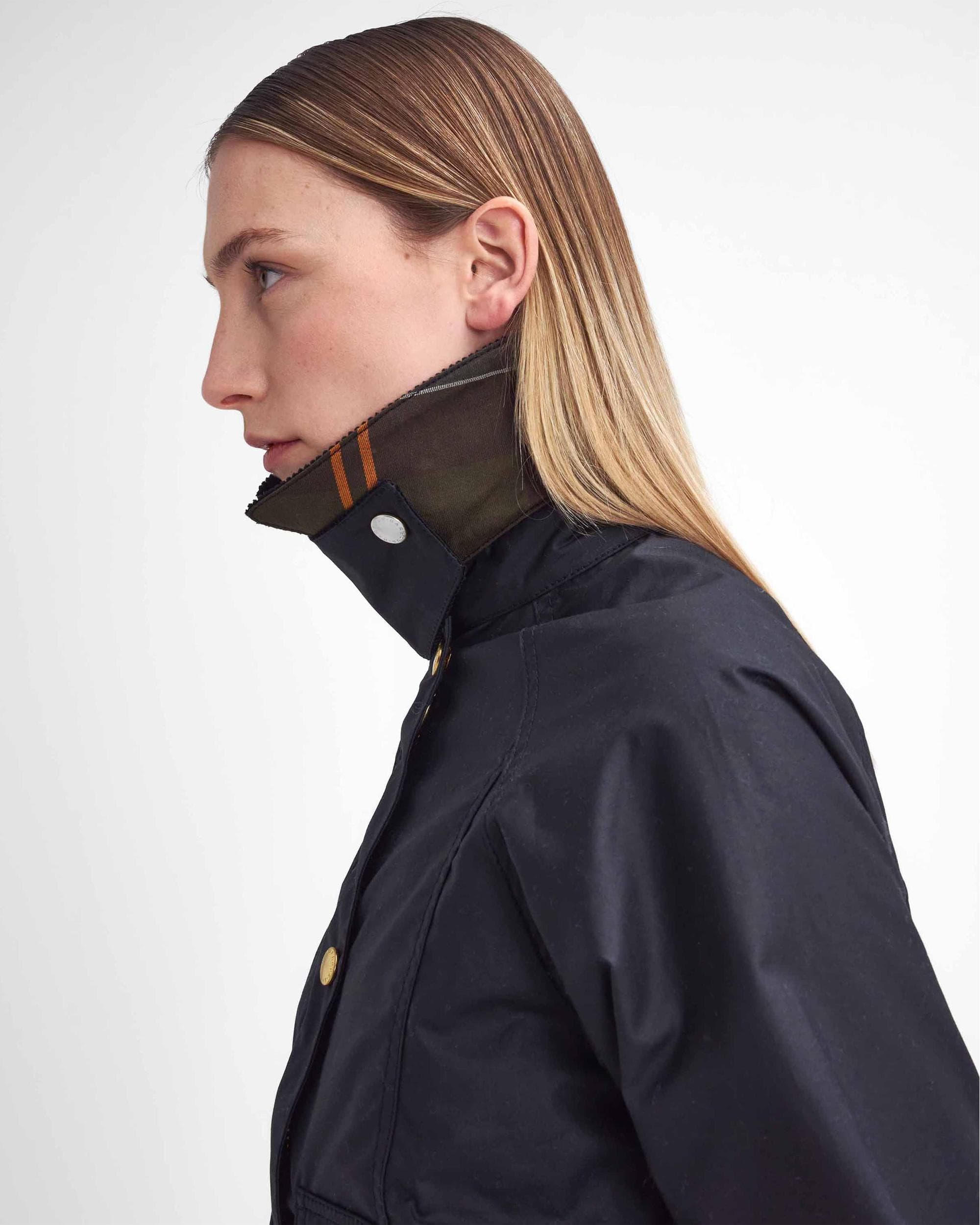 Barbour Cropped Beadnell Womens Wax Jacket - Black/Classic - Image 4