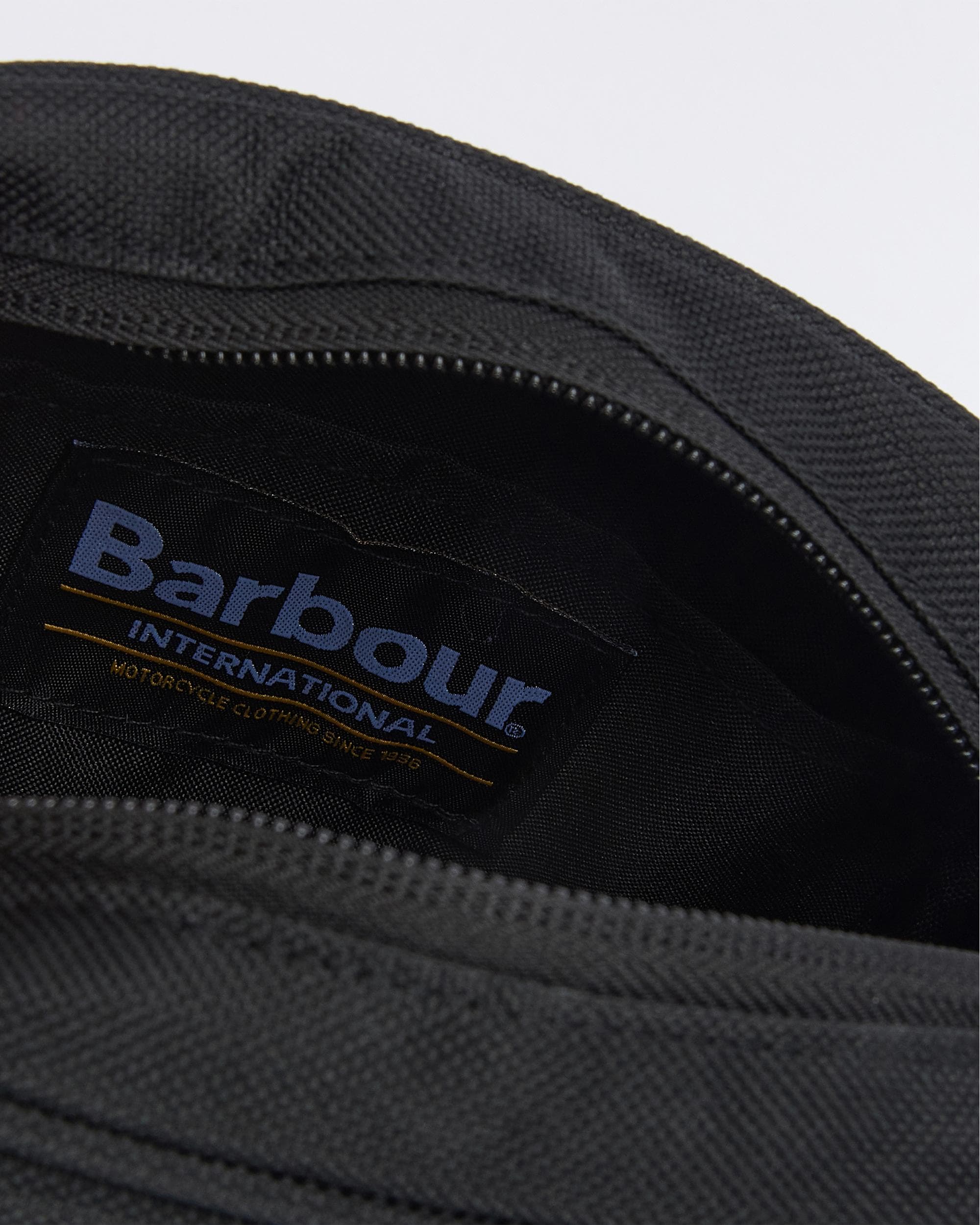 Barbour International Knockhill Unisex Essential Crossbody Bag - Black - Image 6