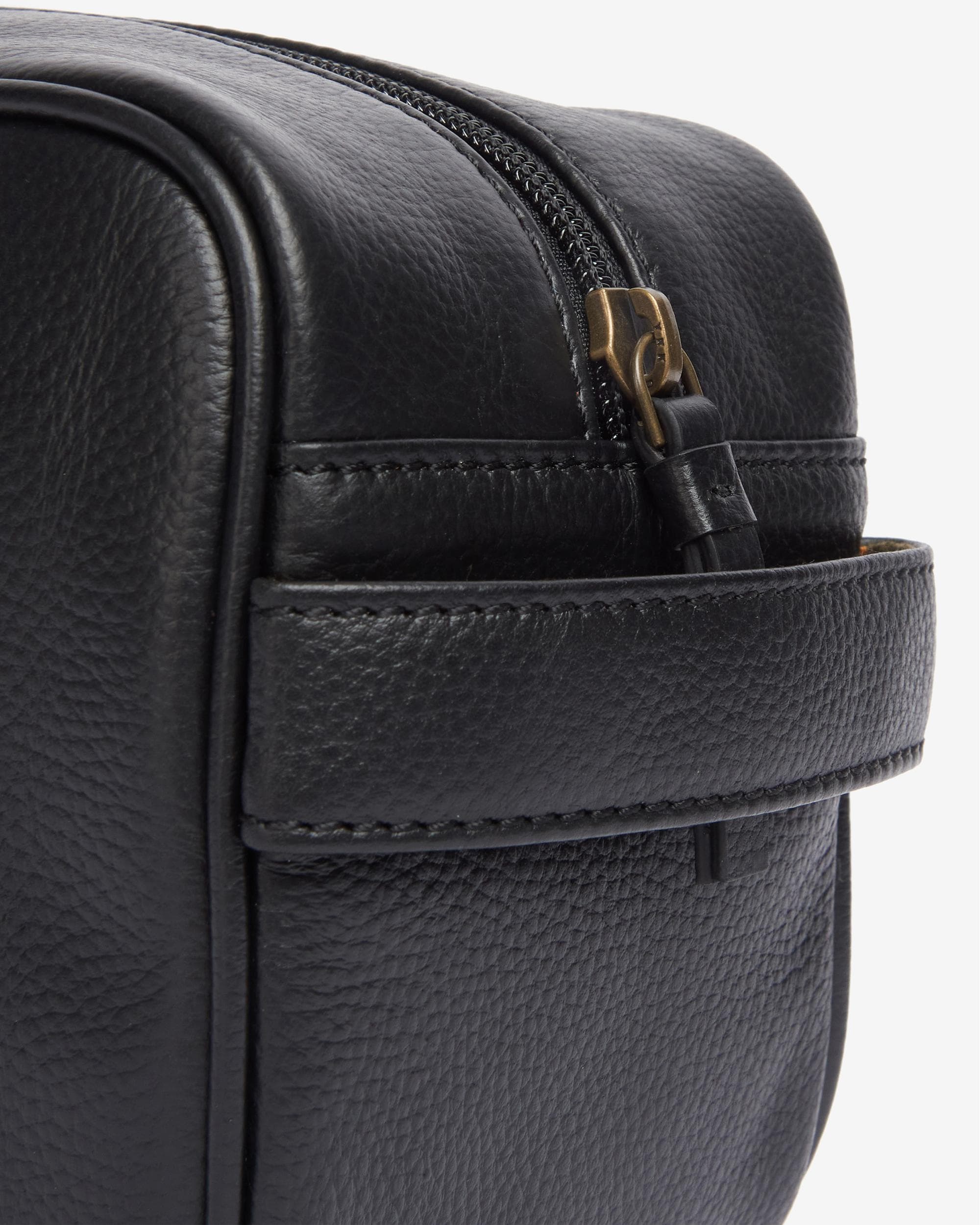 Barbour Logo Mens Leather Washbag - Image 3