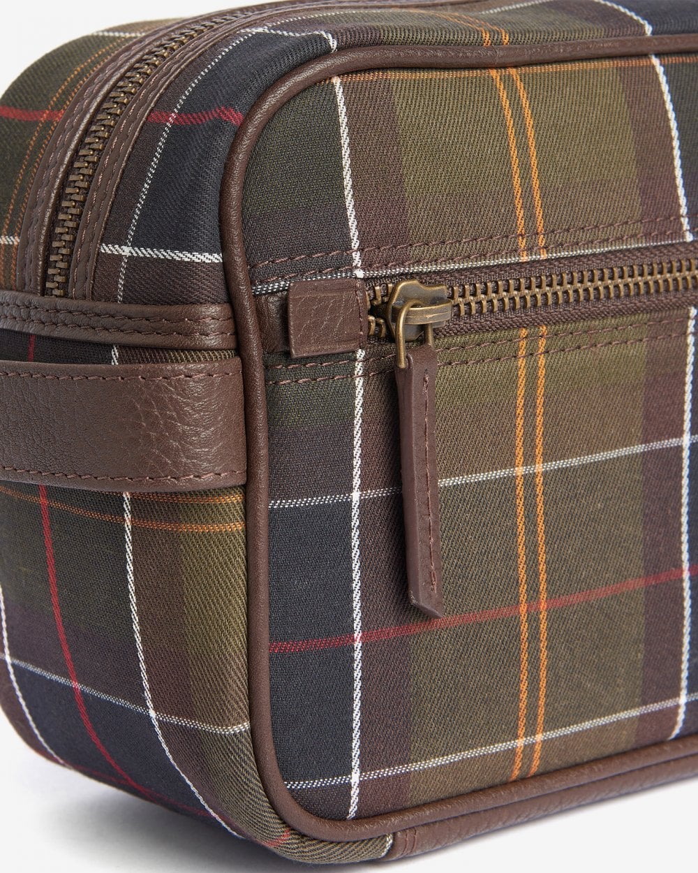 Barbour Mens Tartan Leather Washbag - Image 5