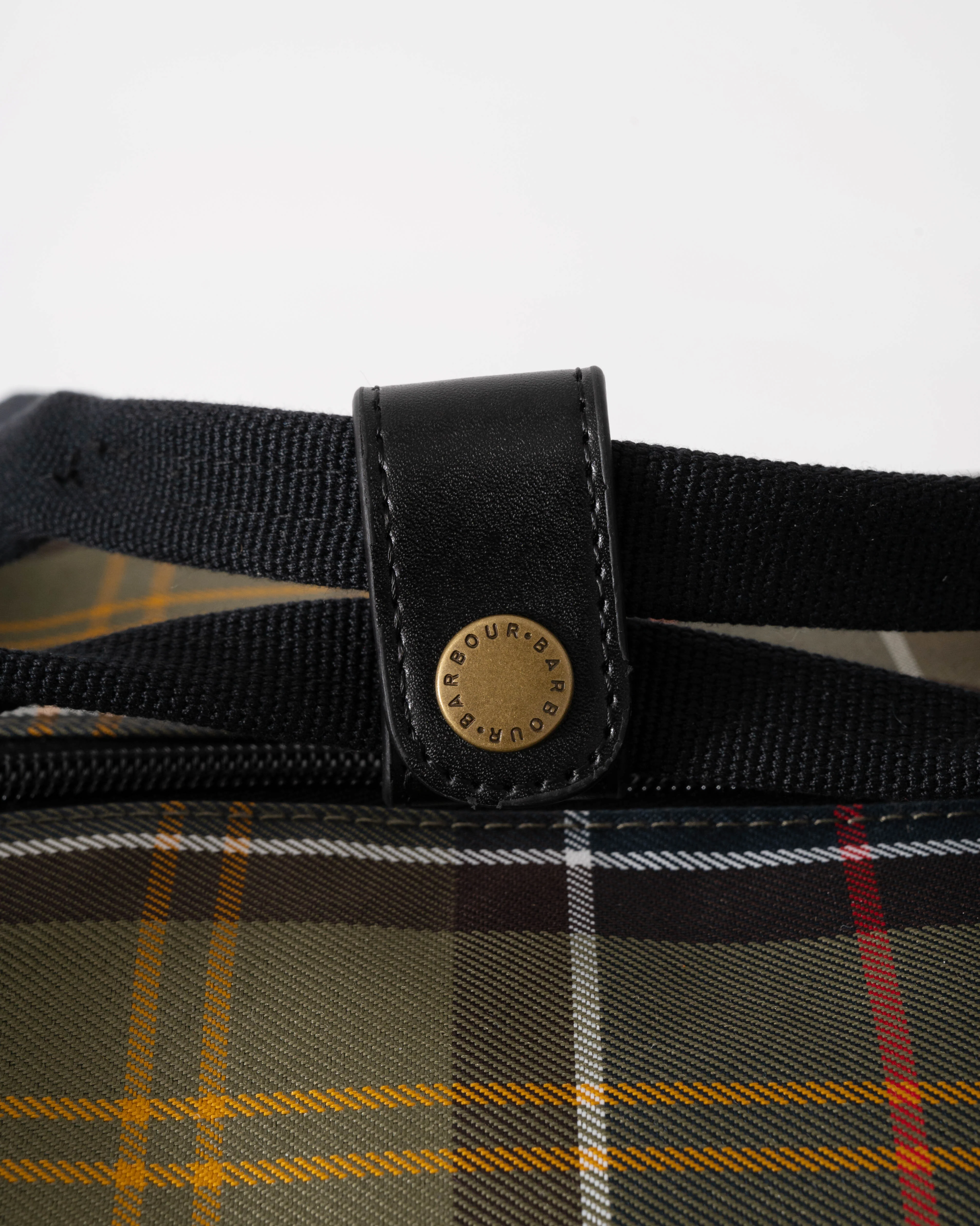 Barbour Torridon Unisex Tartan Holdall - Classic Tartan/Black - Image 6