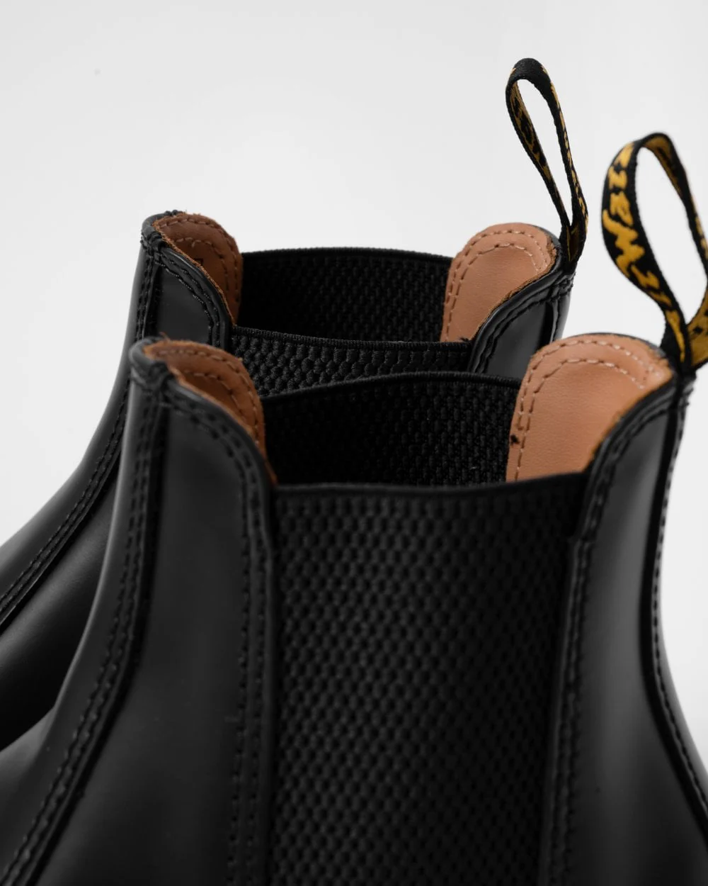 Dr Martens 2976 Smooth Unisex Chelsea Boot - Image 5