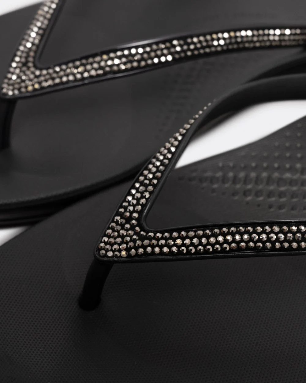 FitFlop IQushion Sparkle Womens Flip-Flop - Black 001 - Image 5