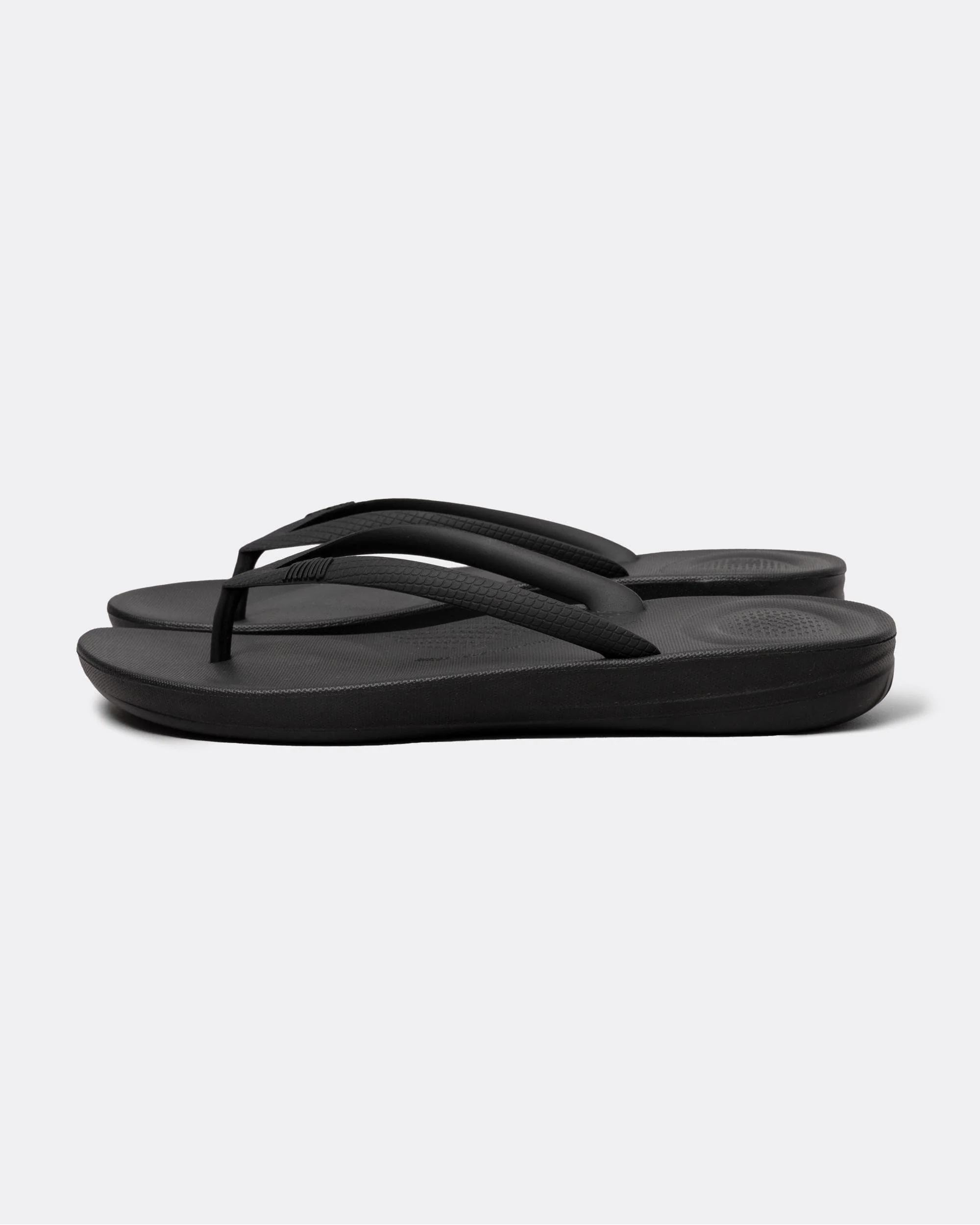 FitFlop Iqushion Womens Ergonomic Flip-Flops - All Black 090 - Image 2