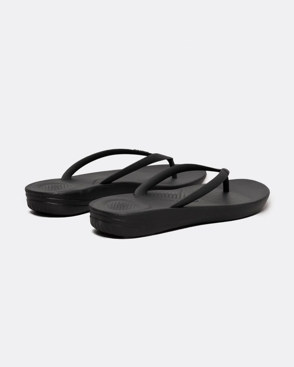 FitFlop Iqushion Womens Ergonomic Flip-Flops - All Black 090 - Image 3