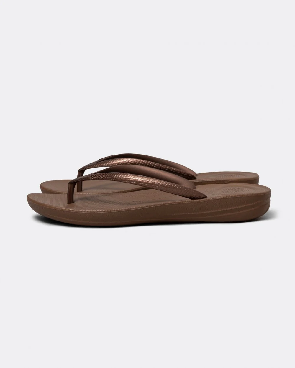FitFlop Iqushion Womens Ergonomic Flip-Flops - Bronze 012 - Image 2