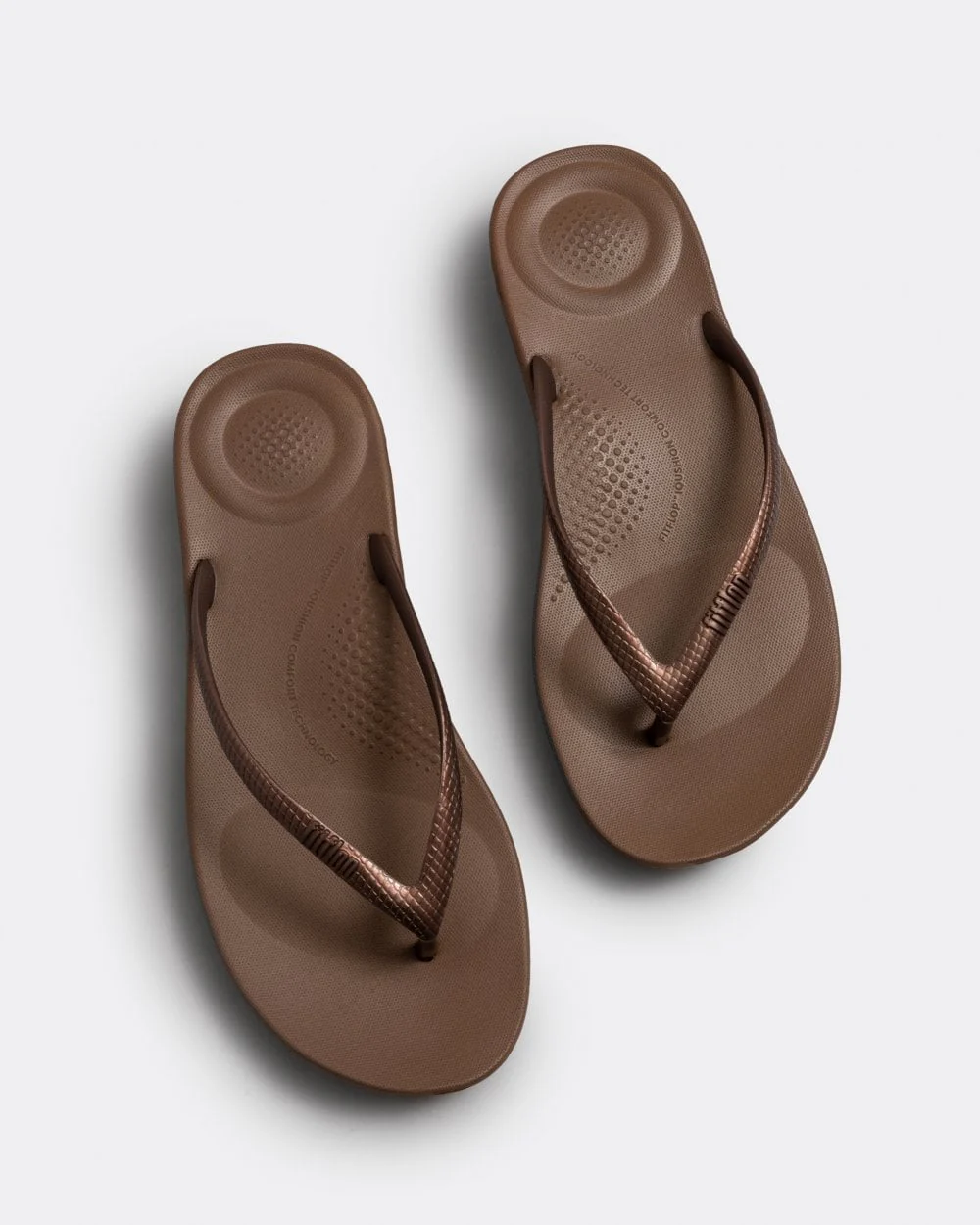 FitFlop Iqushion Womens Ergonomic Flip-Flops - Bronze 012 - Image 5