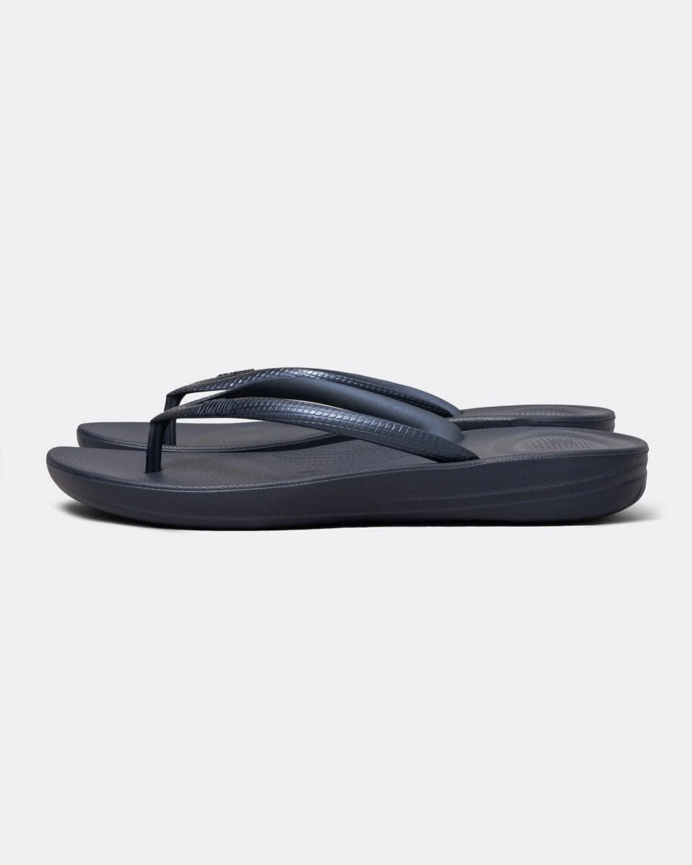 FitFlop Iqushion Womens Ergonomic Flip-Flops - Midnight Navy 399 - Image 2