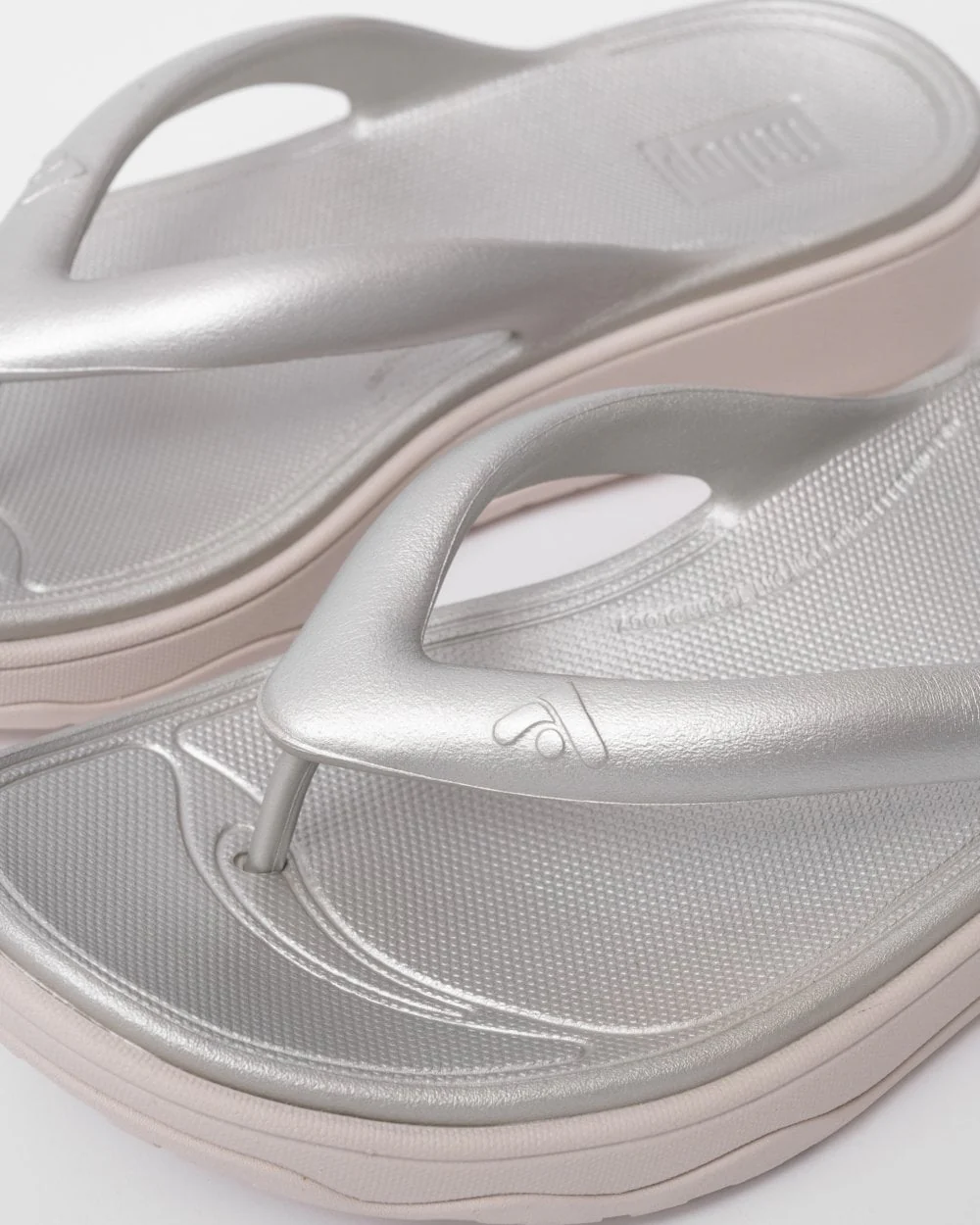 FitFlop Relieff Metallic Womens Recovery Toe-Post Sandals - Image 2