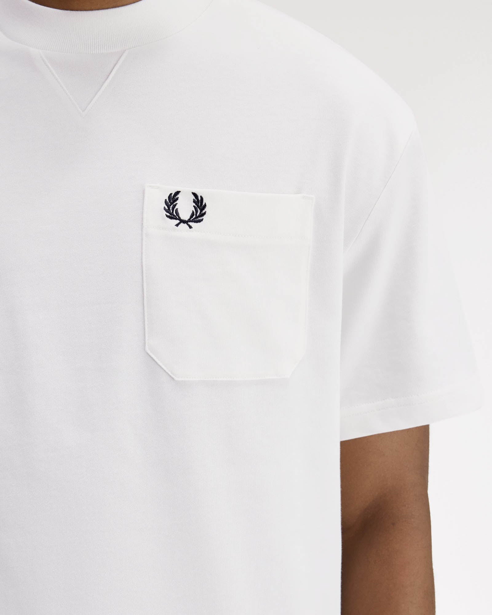 Fred Perry Mens Pocket Detail T-Shirt - Snow White 129 - Image 4