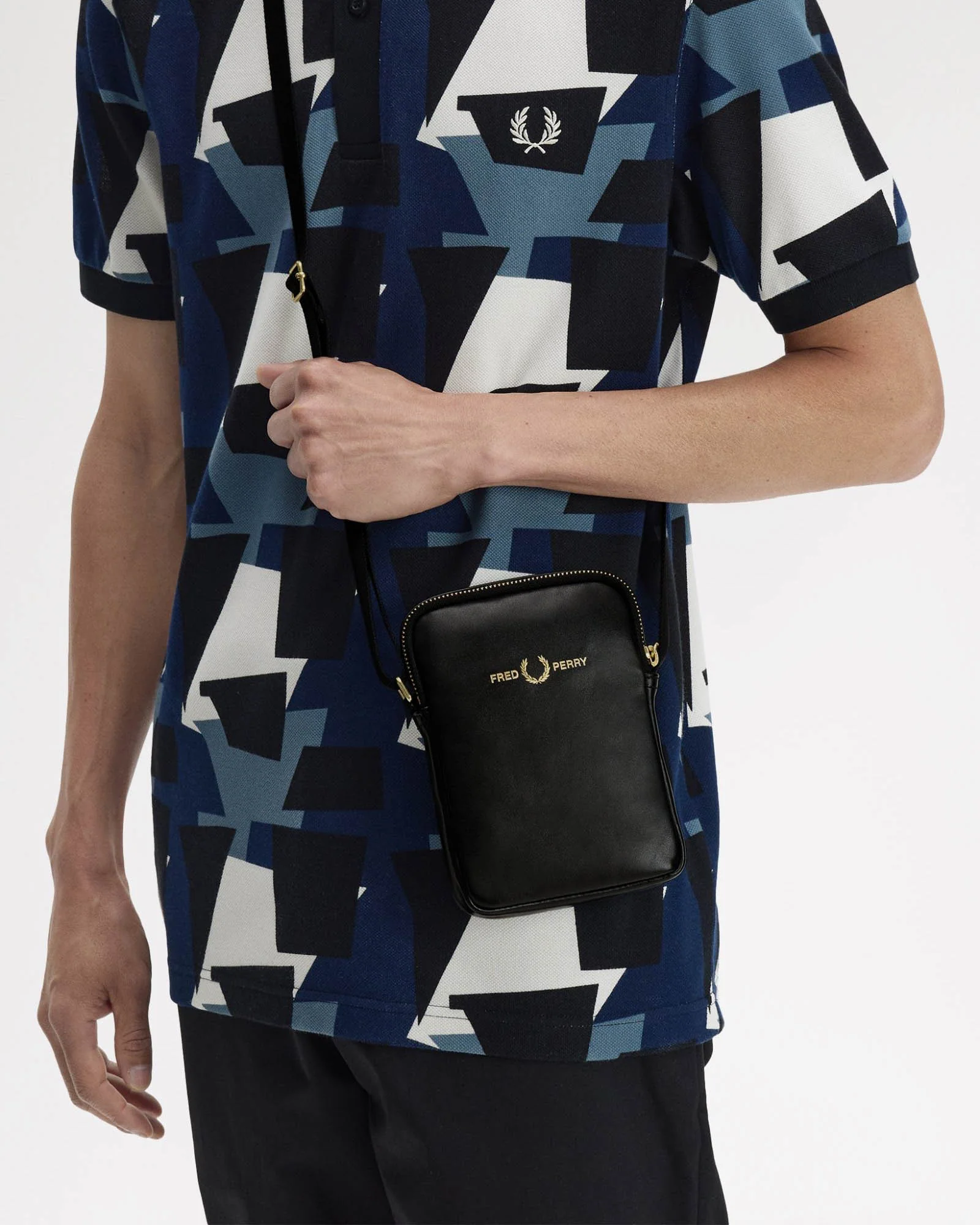 Fred Perry Mens Smooth Leather Small Side Bag - Black 102 - Image 6