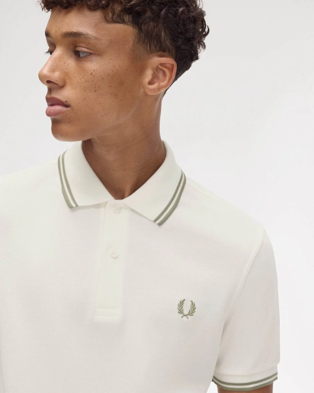 Fred Perry Mens Twin Tipped Signature Polo Shirt Pre A/W 25 - Light Ecru/Olive Mint Y54 - Image 2