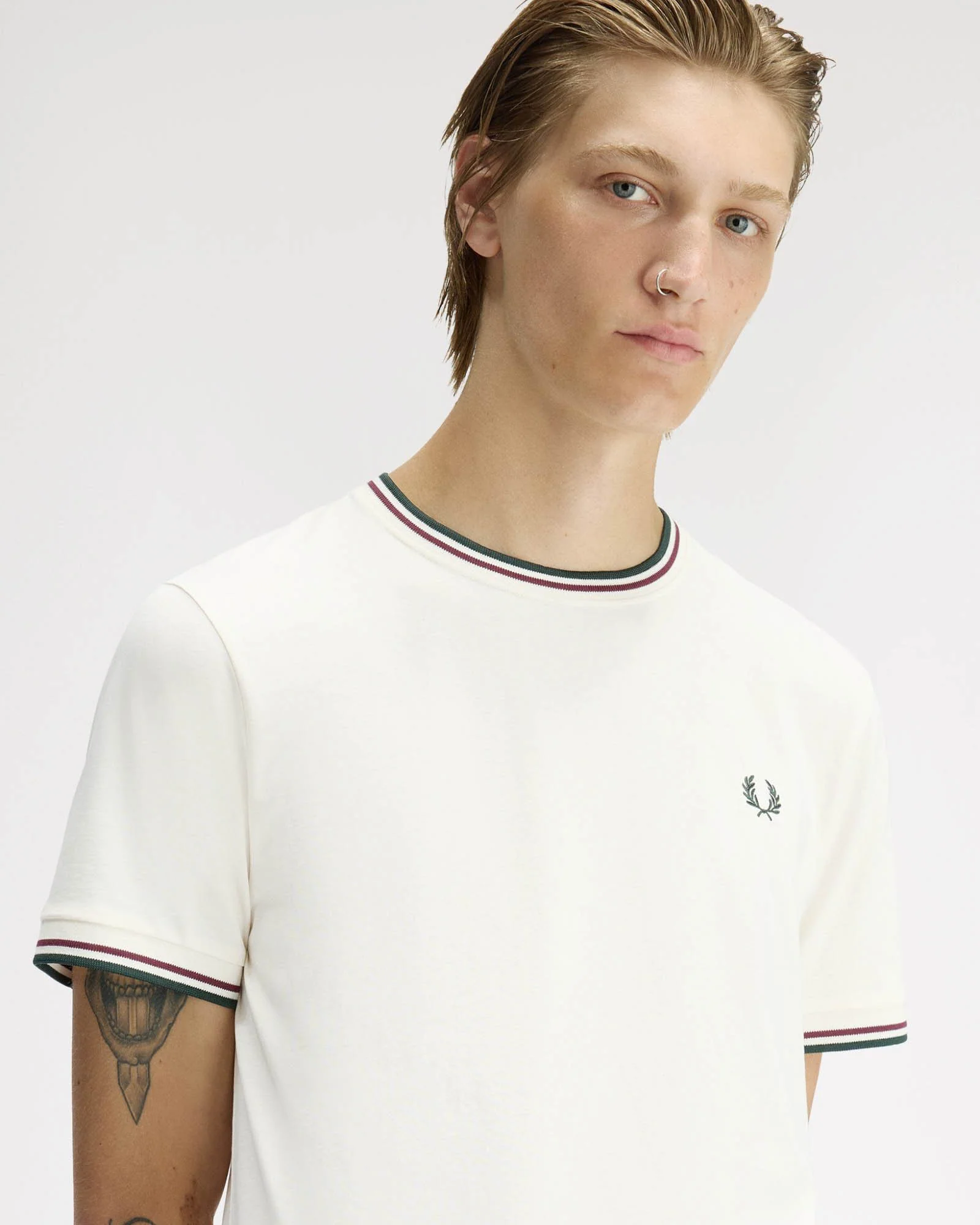 Fred Perry Mens Twin Tipped T-Shirt - Ecru/Oxblood/Grassroots 84A - Image 5