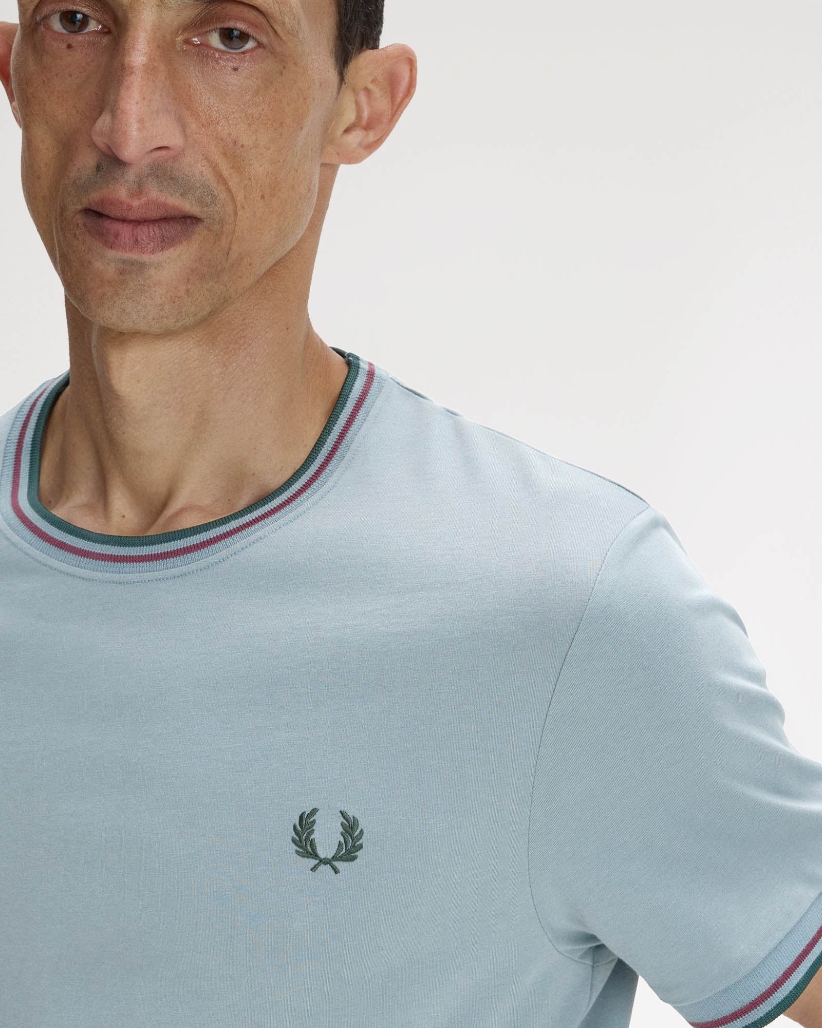 Fred Perry Mens Twin Tipped T-Shirt - Stockport Blue/Oxblood/Grassroots 98A - Image 4