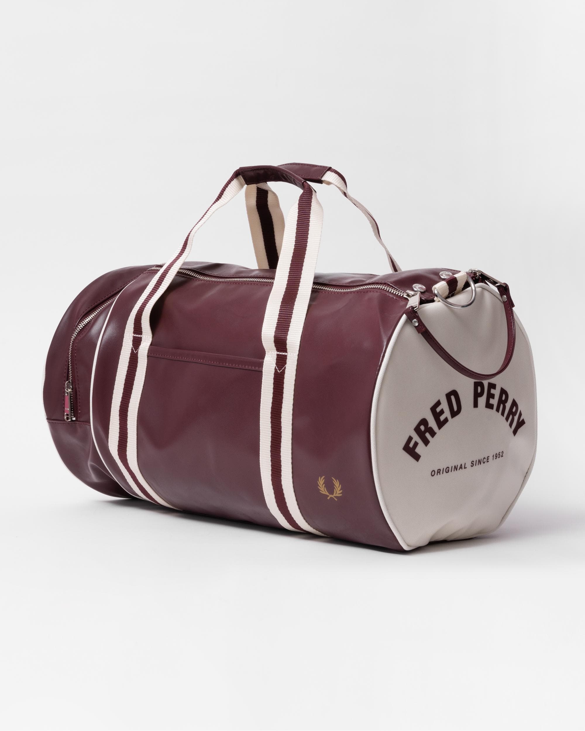 Fred Perry Recycled Polyester Classic Barrel Bag - Oxblood/Ecru R82 - Image 2