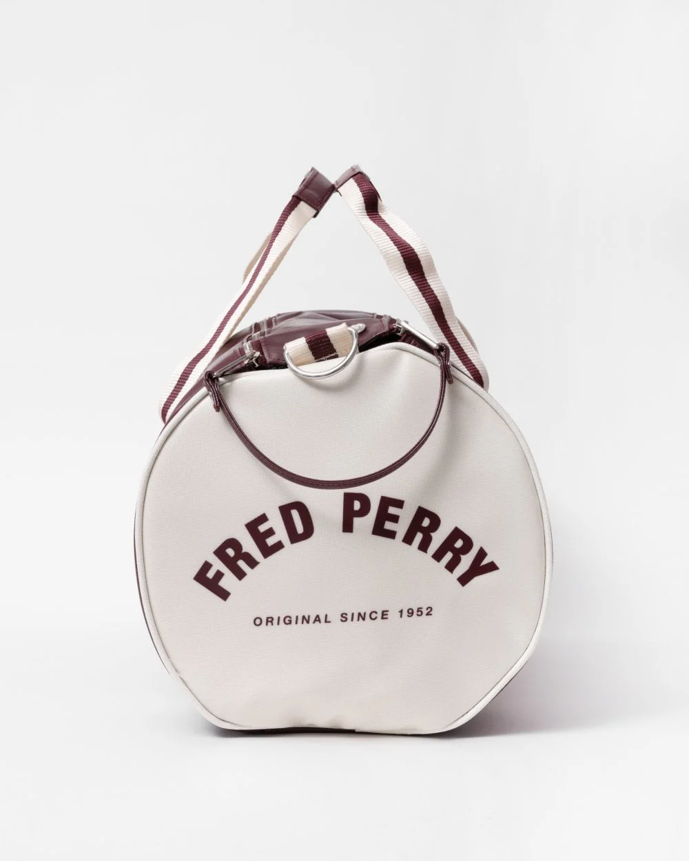 Fred Perry Recycled Polyester Classic Barrel Bag - Oxblood/Ecru R82 - Image 3