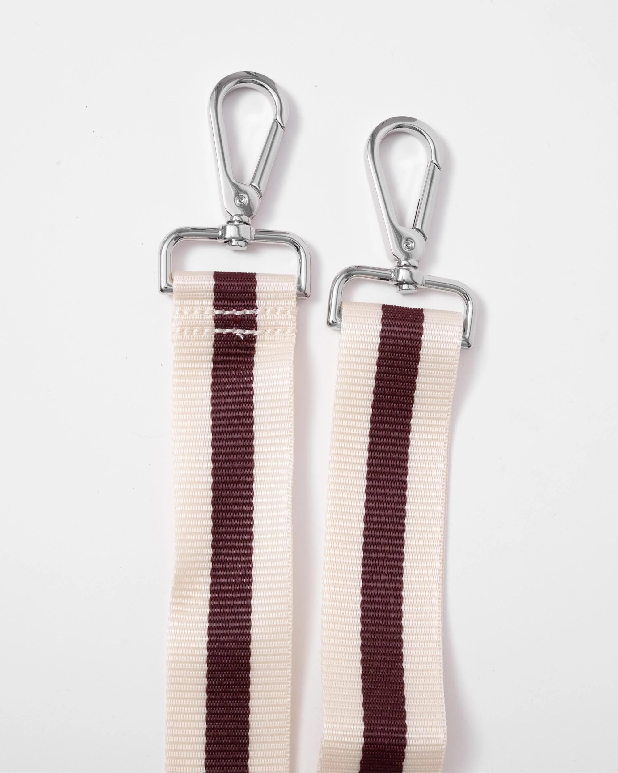 Fred Perry Recycled Polyester Classic Barrel Bag - Oxblood/Ecru R82 - Image 4