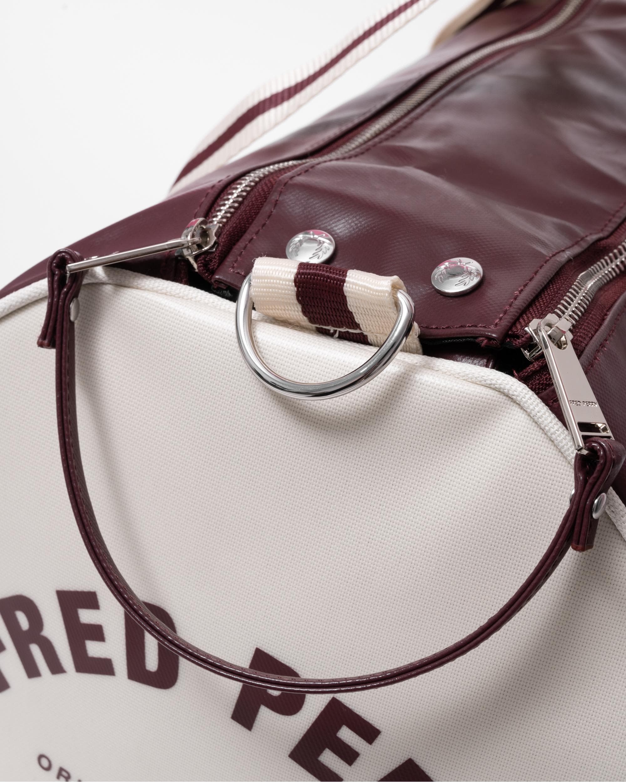 Fred Perry Recycled Polyester Classic Barrel Bag - Oxblood/Ecru R82 - Image 5