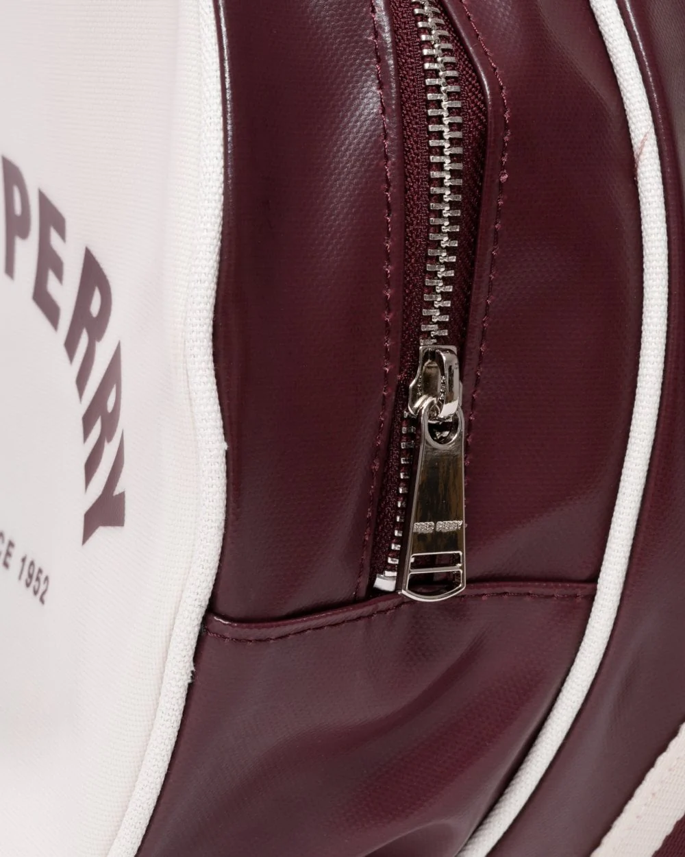 Fred Perry Recycled Polyester Classic Barrel Bag - Oxblood/Ecru R82 - Image 6