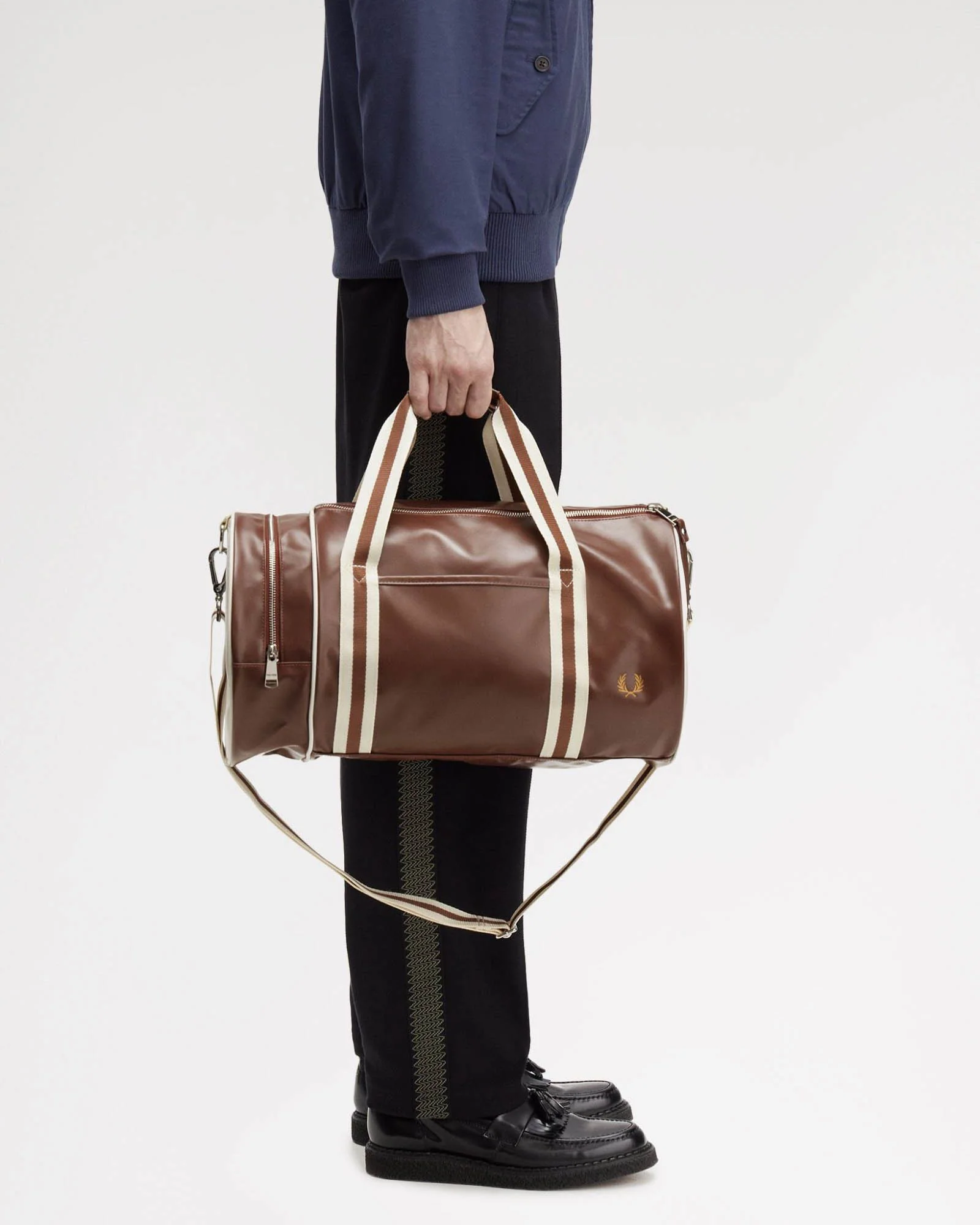 Fred Perry Recycled Polyester Classic Barrel Bag - Tan/Ecru J89 - Image 3