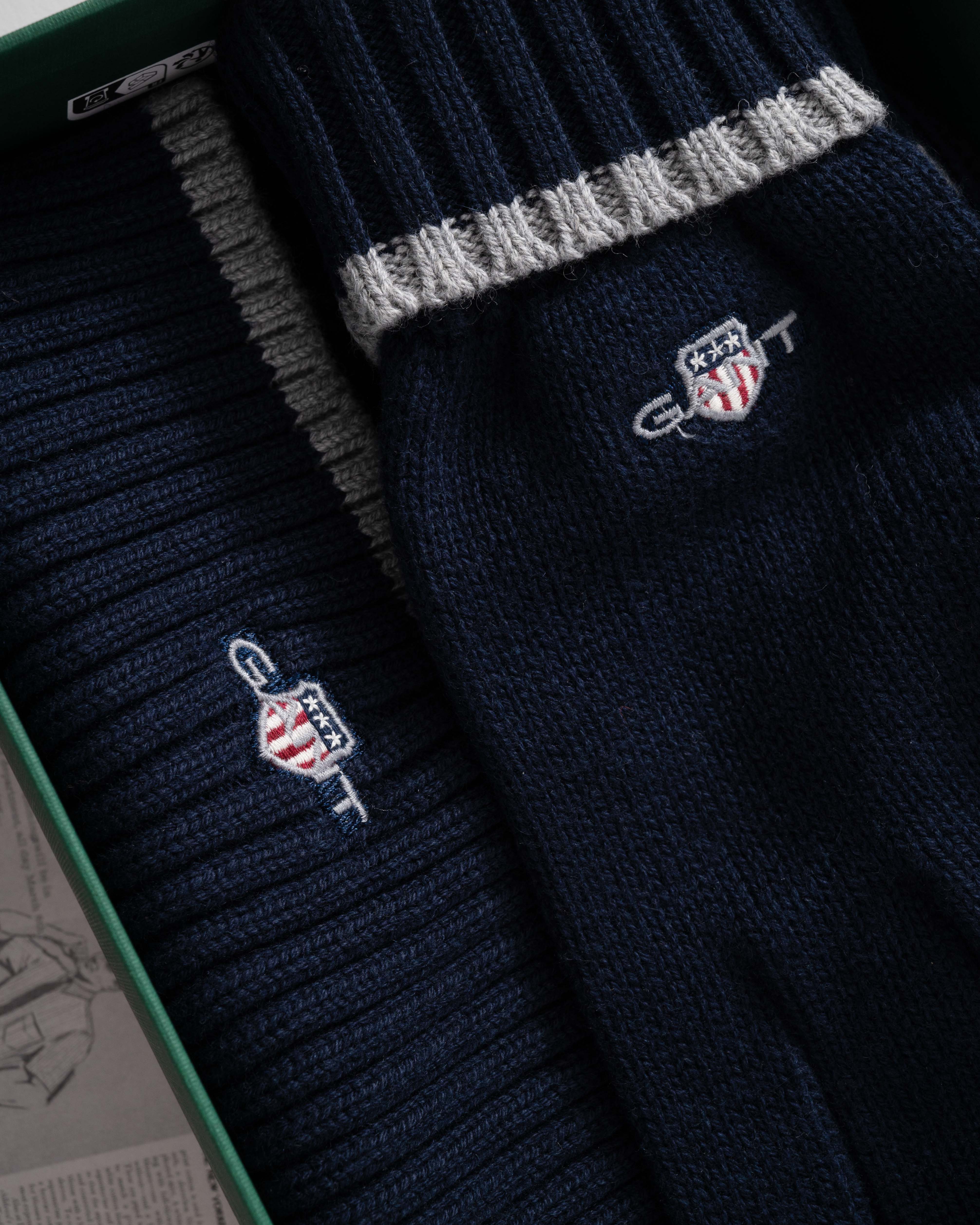 GANT Essential Beanie & Gloves Set - 410 Marine - Image 3
