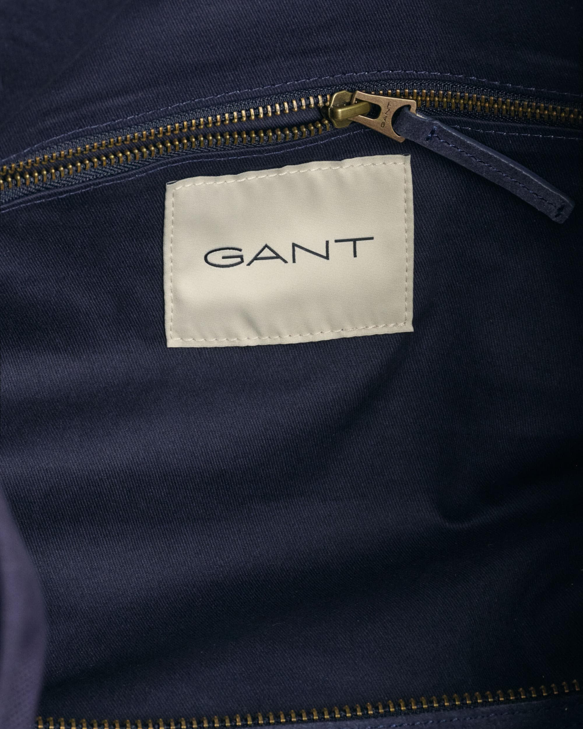 GANT Archive Shield Duffle Bag - Image 2