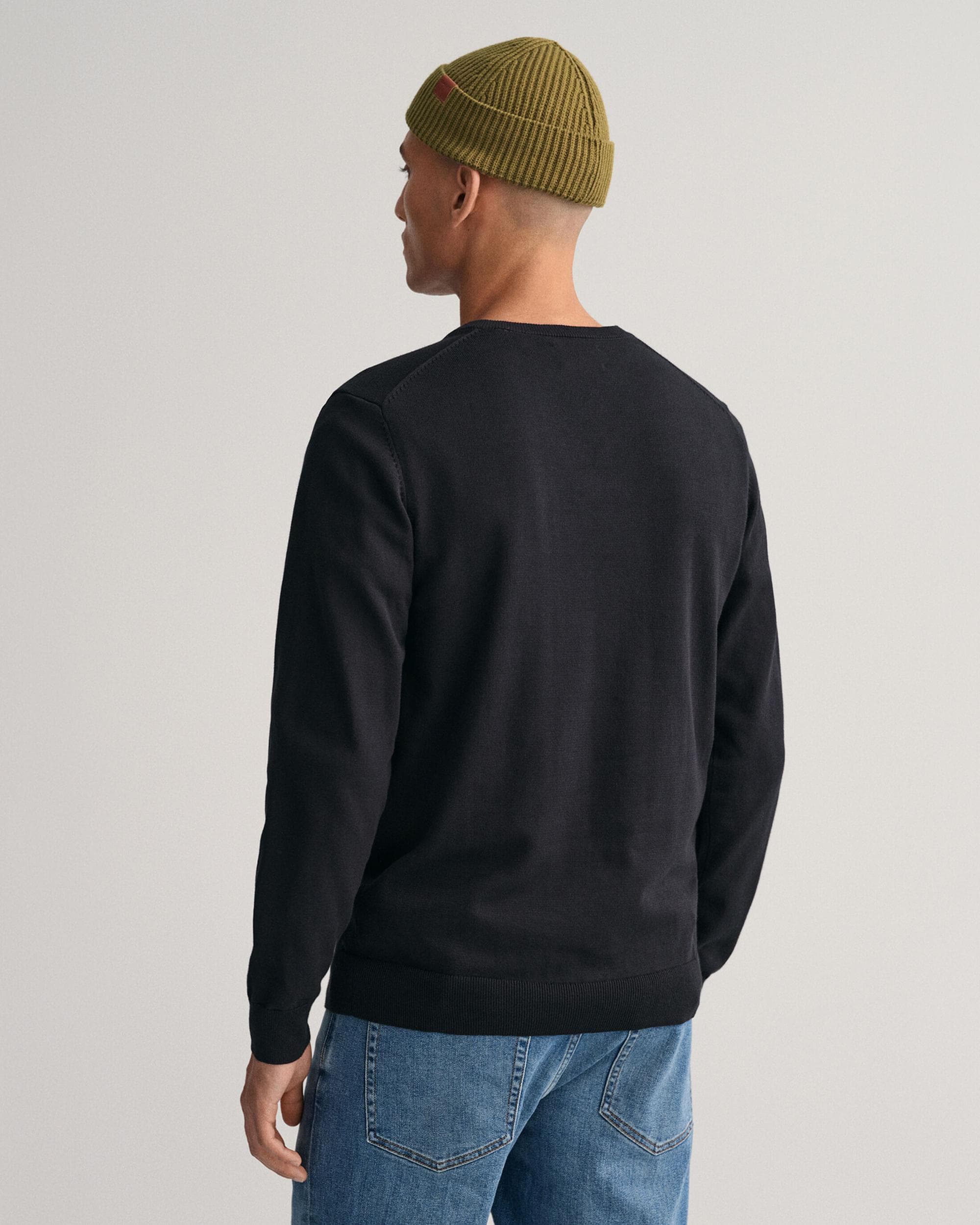 GANT Mens Classic Cotton V-Neck Jumper - 5 Black - Image 2