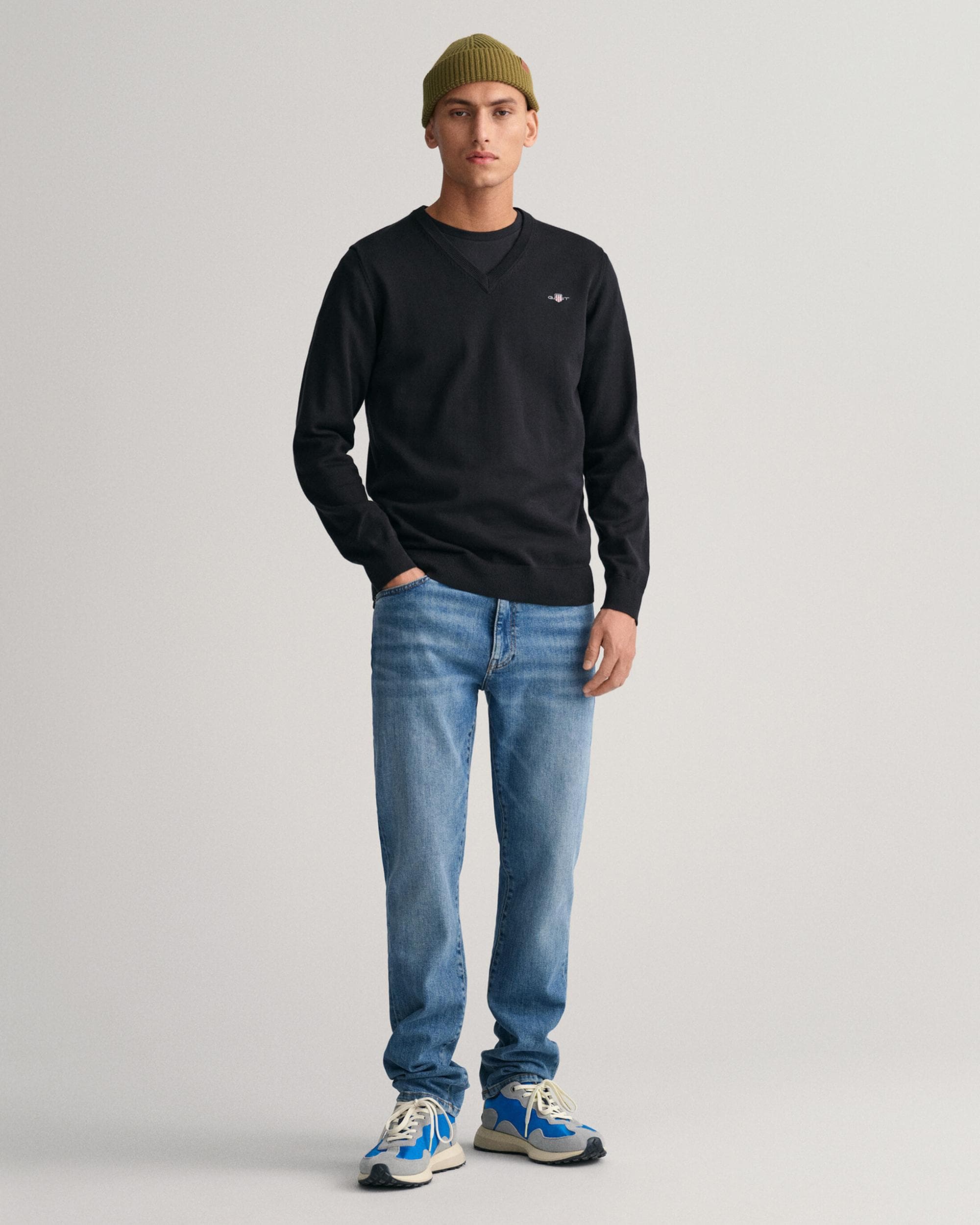 GANT Mens Classic Cotton V-Neck Jumper - 5 Black - Image 4