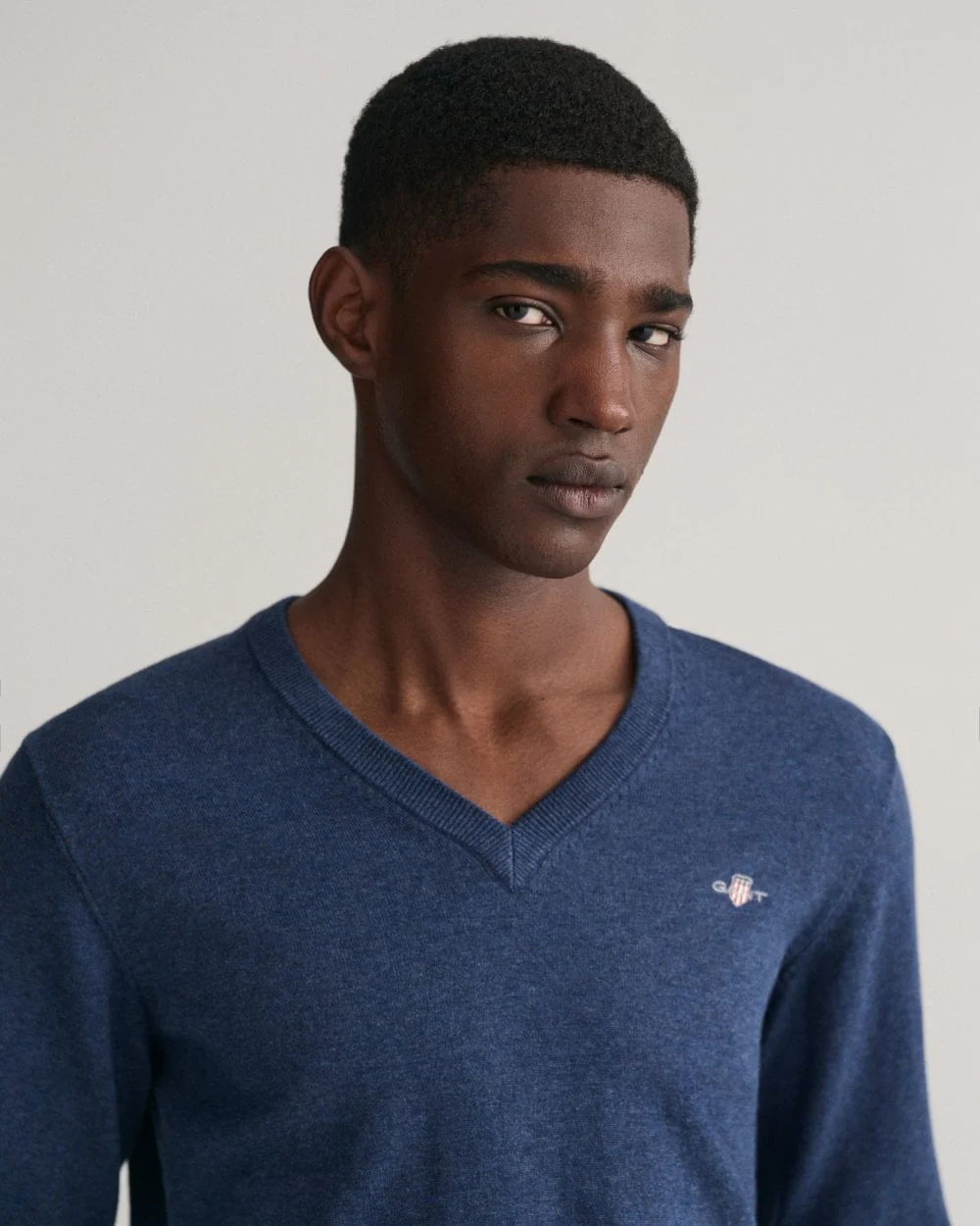 GANT Mens Classic Cotton V-Neck Jumper - 902 Dark Jeansblue Melange - Image 2