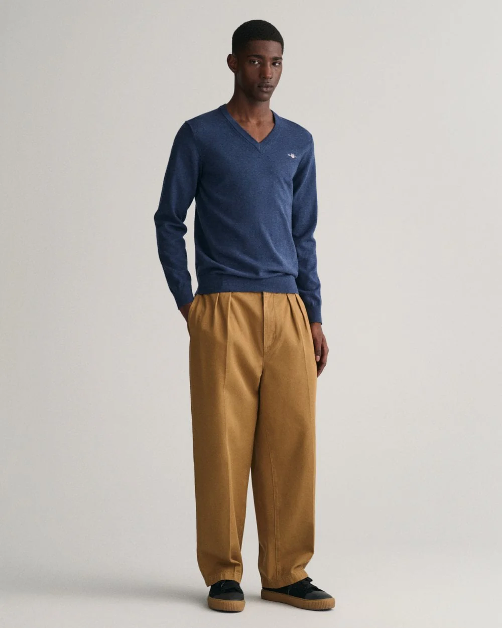 GANT Mens Classic Cotton V-Neck Jumper - 902 Dark Jeansblue Melange - Image 3