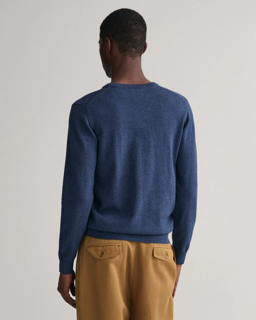 GANT Mens Classic Cotton V-Neck Jumper - 902 Dark Jeansblue Melange - Image 4