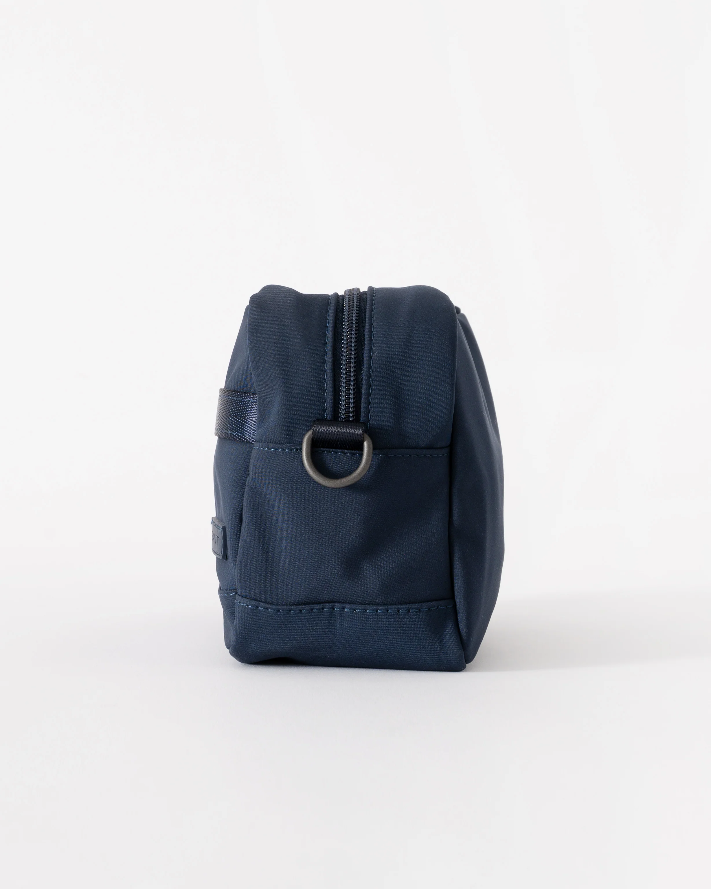GANT Mens Essential Washbag - 433 Evening Blue - Image 3