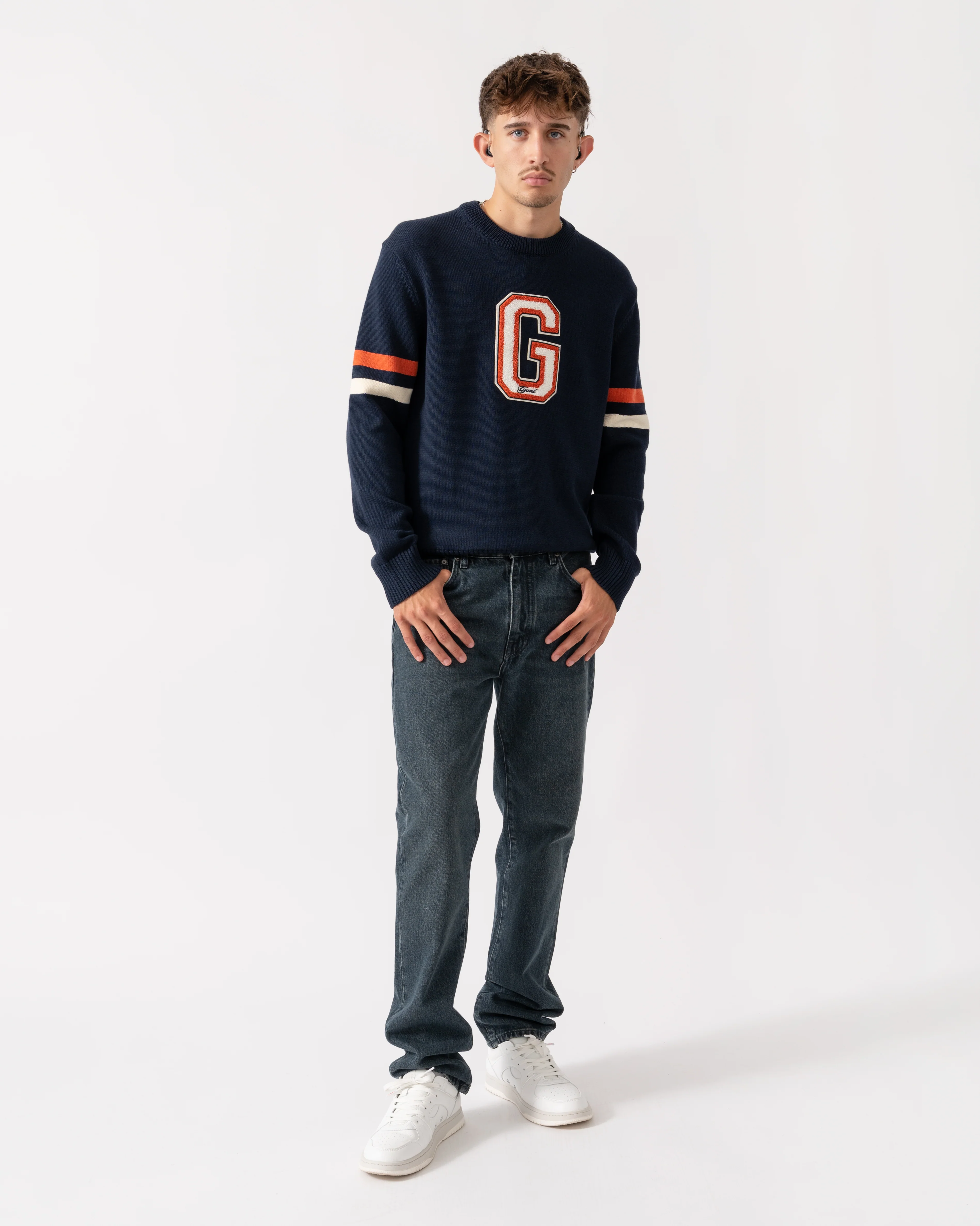 GANT Mens Graphic Badge Crew Neck Jumper - 433 Evening Blue - Image 2