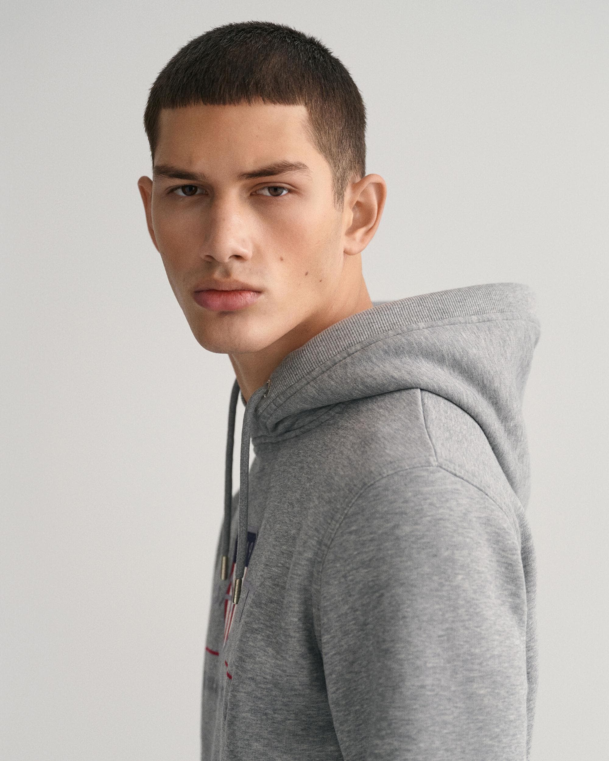 GANT Mens Regular FIt Archive Shield Pullover Hoodie - 93 Grey Melange - Image 3