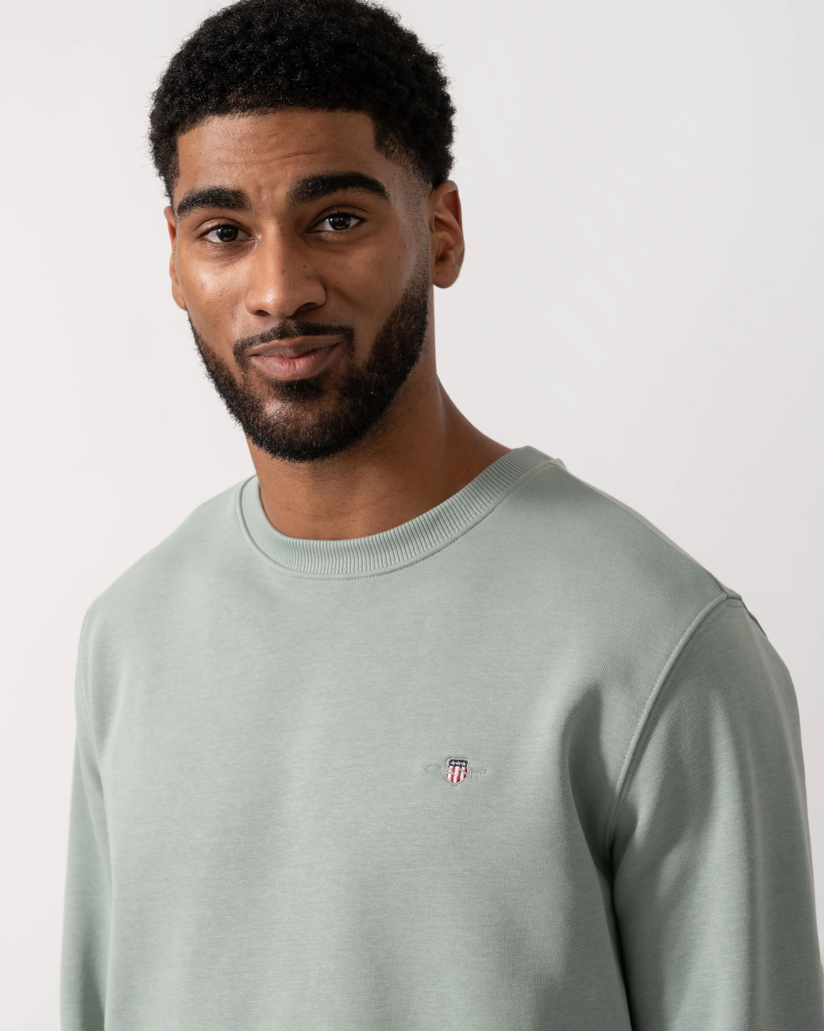 GANT Mens Regular Fit Shield Logo Crew Neck Sweatshirt - 10 Ceramic Grey - Image 2