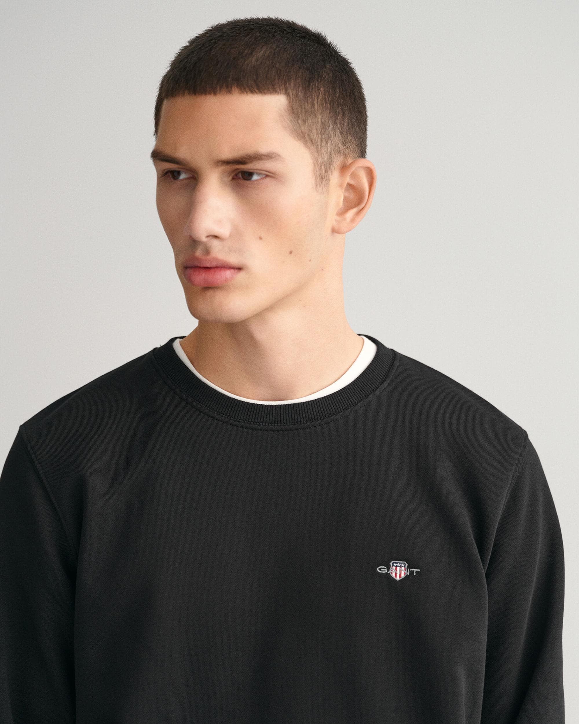 GANT Mens Regular Fit Shield Logo Crew Neck Sweatshirt - 5 Black - Image 2