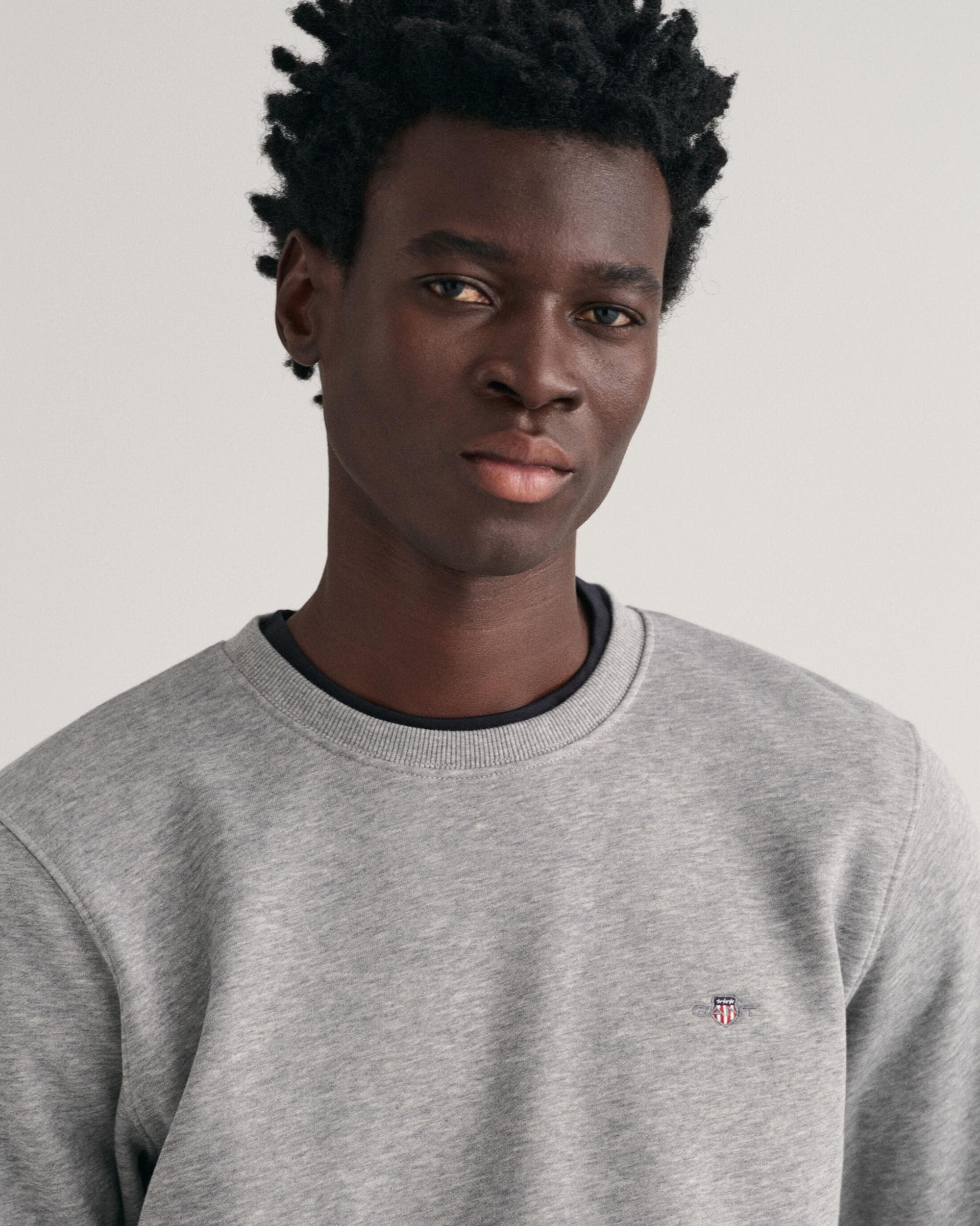 GANT Mens Regular Fit Shield Logo Crew Neck Sweatshirt - 93 Grey Melange - Image 2
