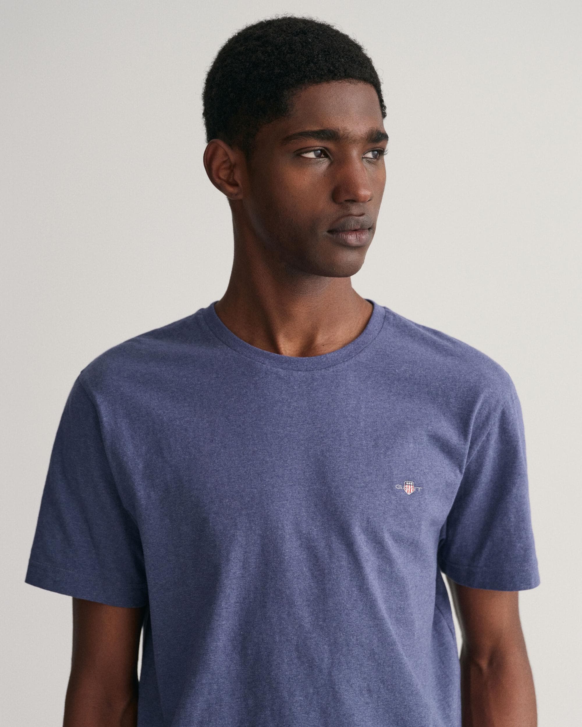 GANT Mens Regular Fit Short Sleeve Shield Logo T-Shirt - 902 Dark Jeansblue Melange - Image 3