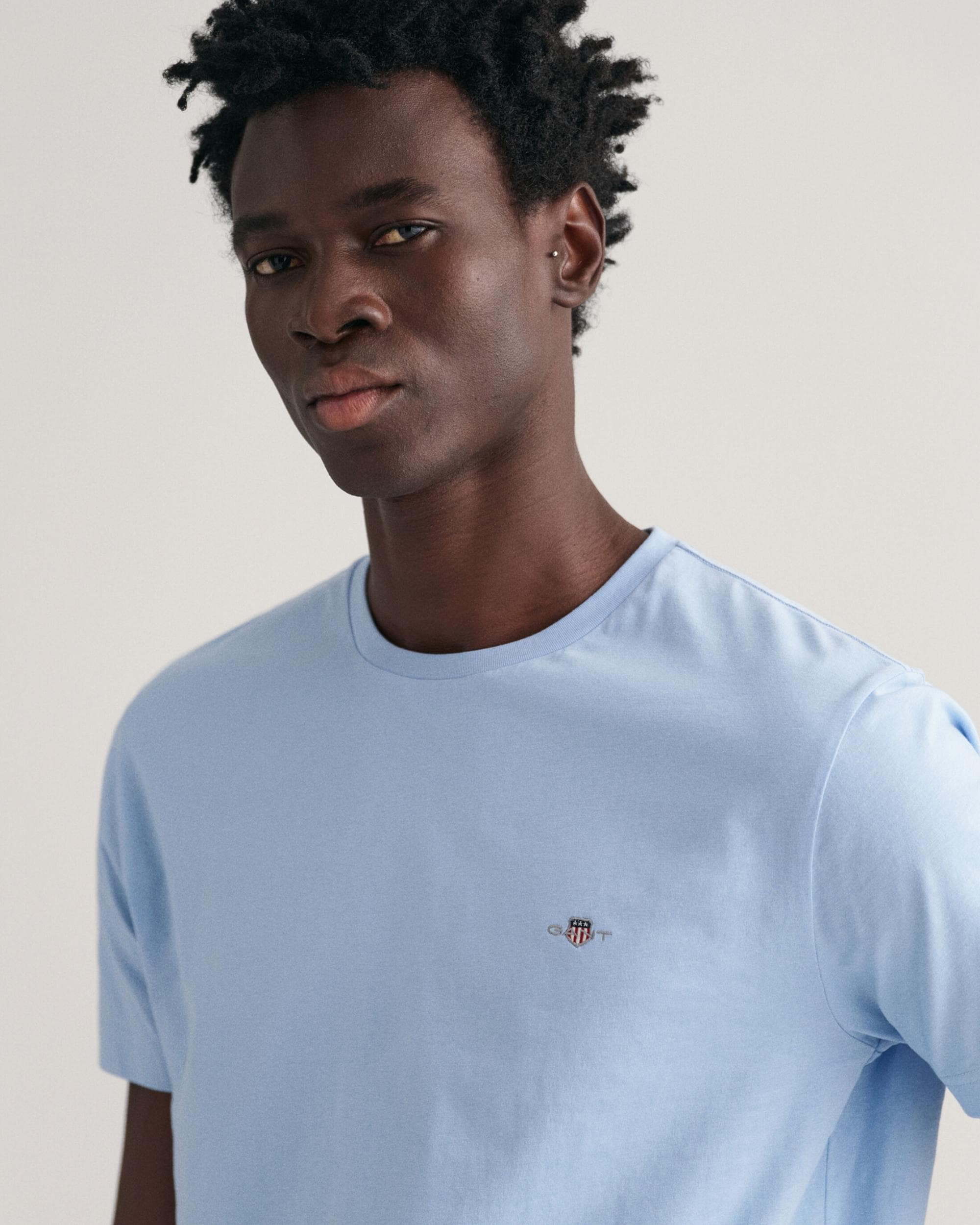 GANT Mens Regular Fit Short Sleeve Shield Logo T-Shirt NOS - 468 Capri Blue - Image 3