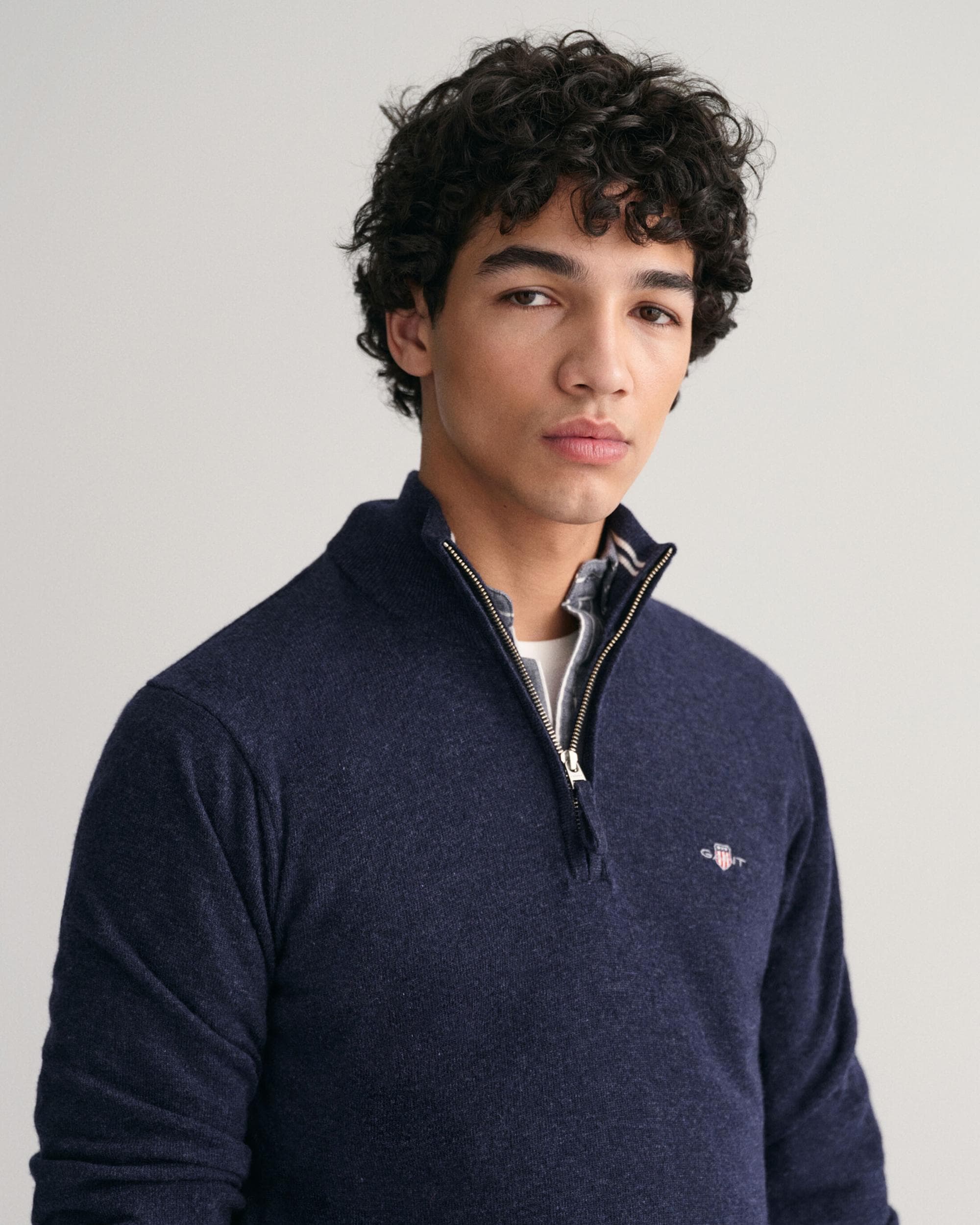 GANT Mens Superfine Lambswool Half Zip Cardigan - 480 Dark Navy Melange - Image 3