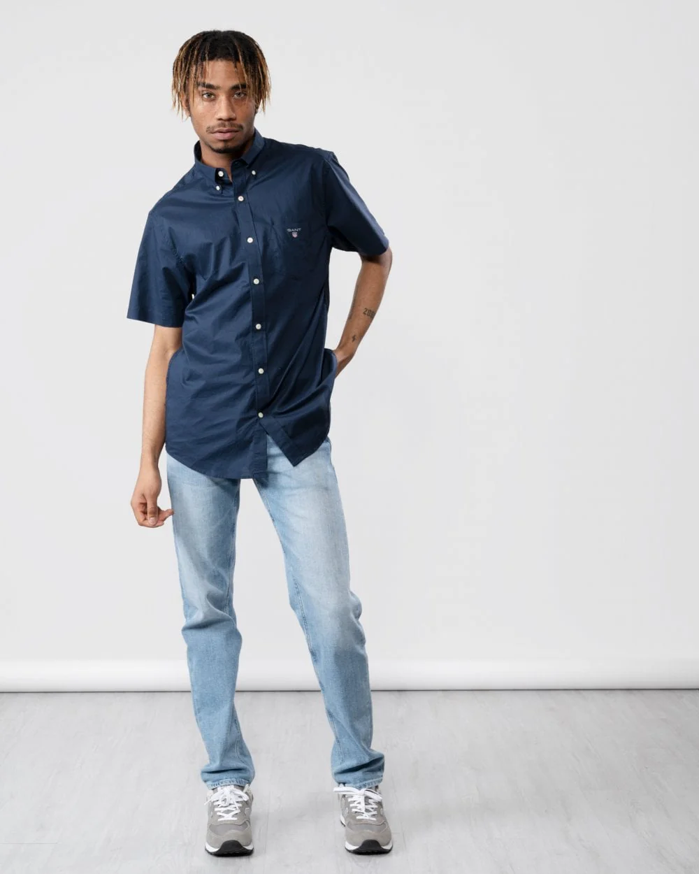 GANT Regular Broadcloth Short Sleeve Button Down Mens Shirt - 410 Marine - Image 3