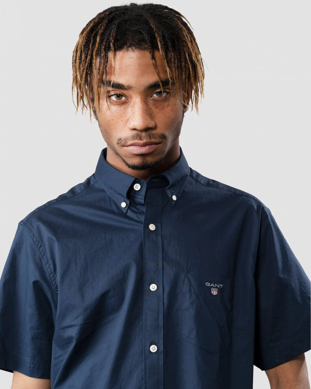 GANT Regular Broadcloth Short Sleeve Button Down Mens Shirt - 410 Marine - Image 6