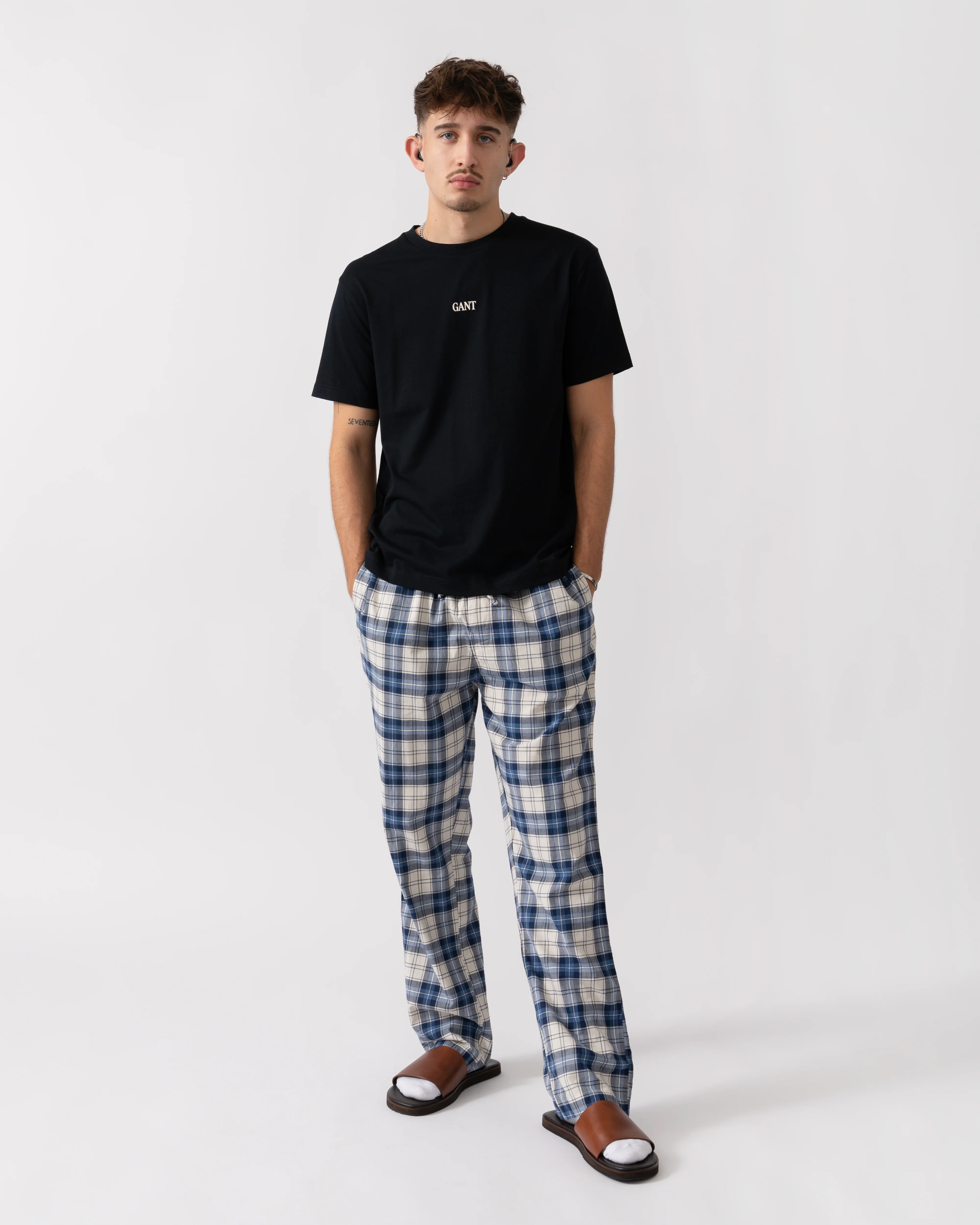 GANT Small Graphic Short Sleeve Mens T-Shirt - 5 Black - Image 2
