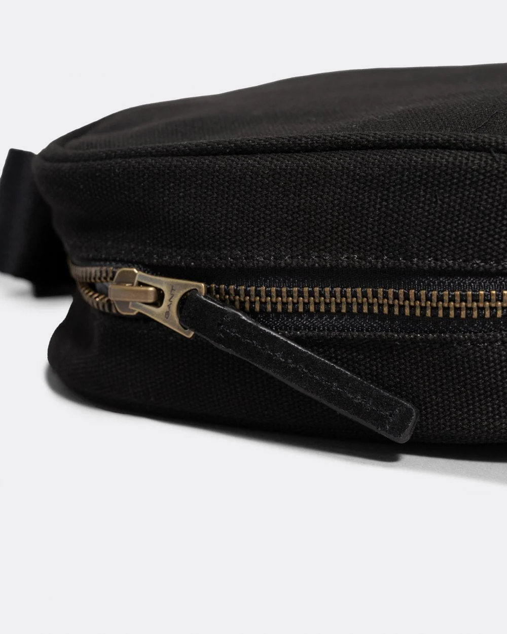 GANT Tonal Shield Shoulder Bag - Image 6