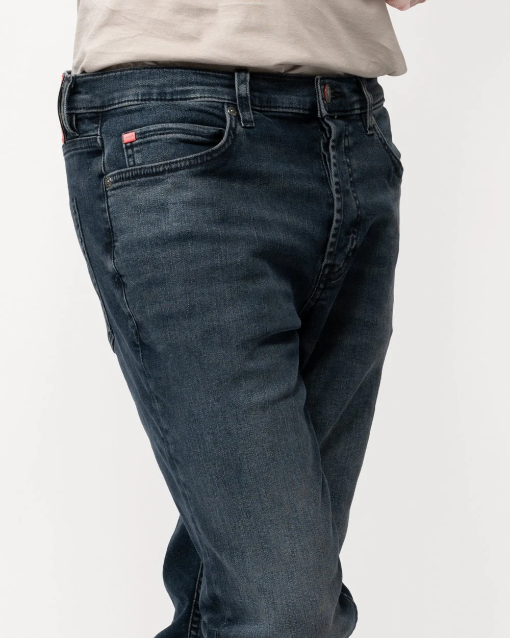 HUGO 634 Mens Tapered-Fit Jeans in Blue Stretch Denim - Image 3