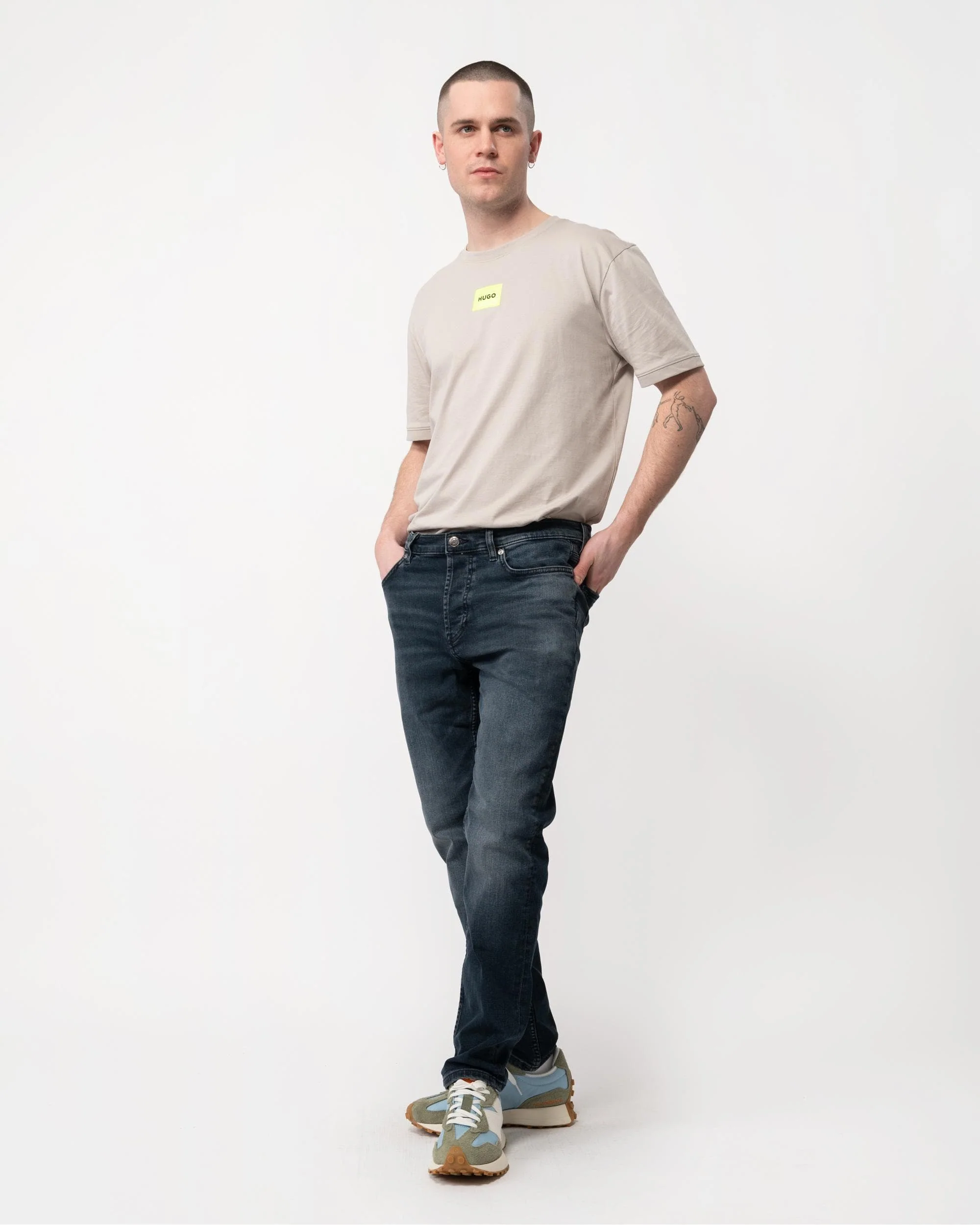 HUGO 634 Mens Tapered-Fit Jeans in Blue Stretch Denim - Image 4