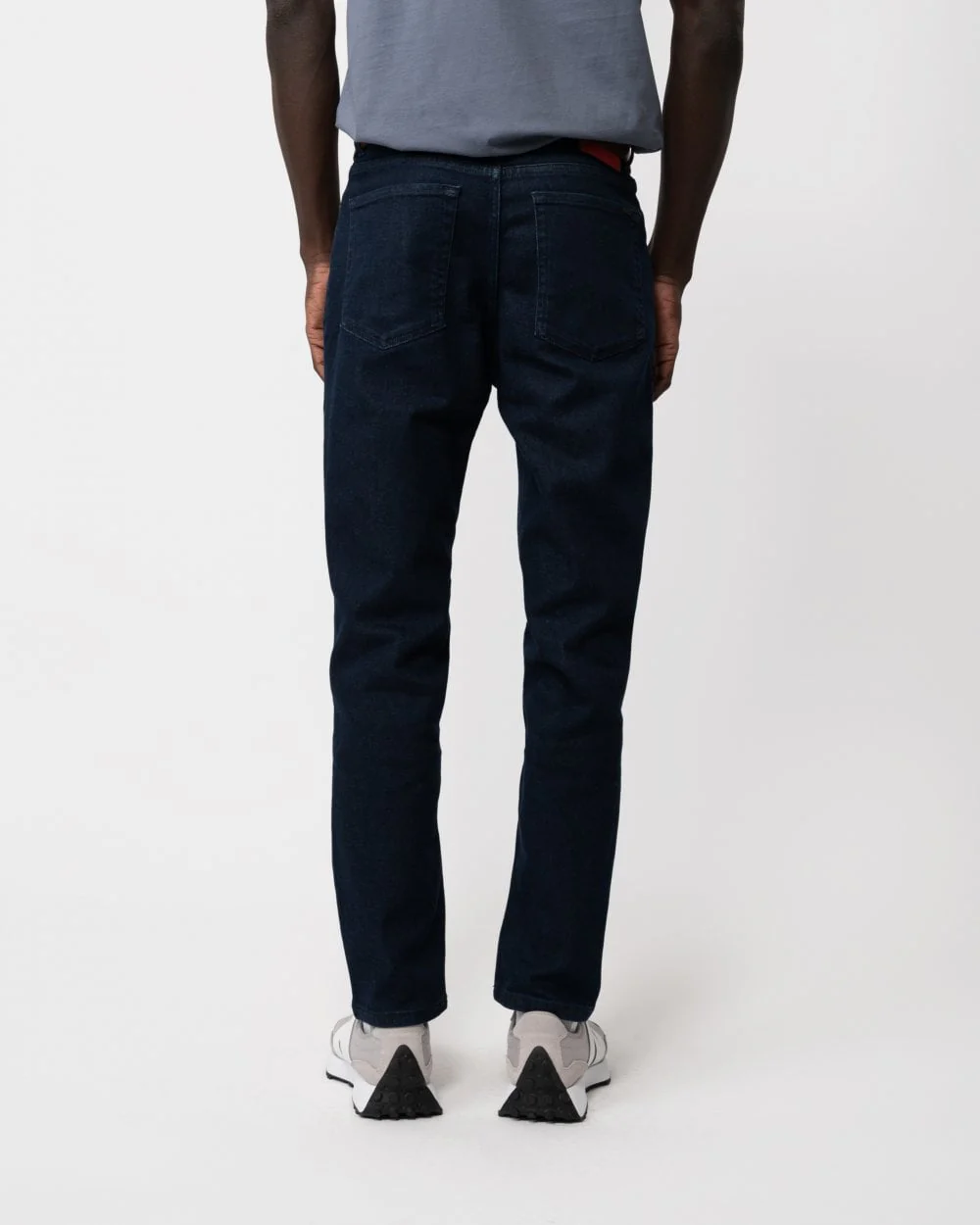 HUGO 634 Mens Tapered-Fit Jeans in Dark Blue Comfort-Stretch Denim - Image 4