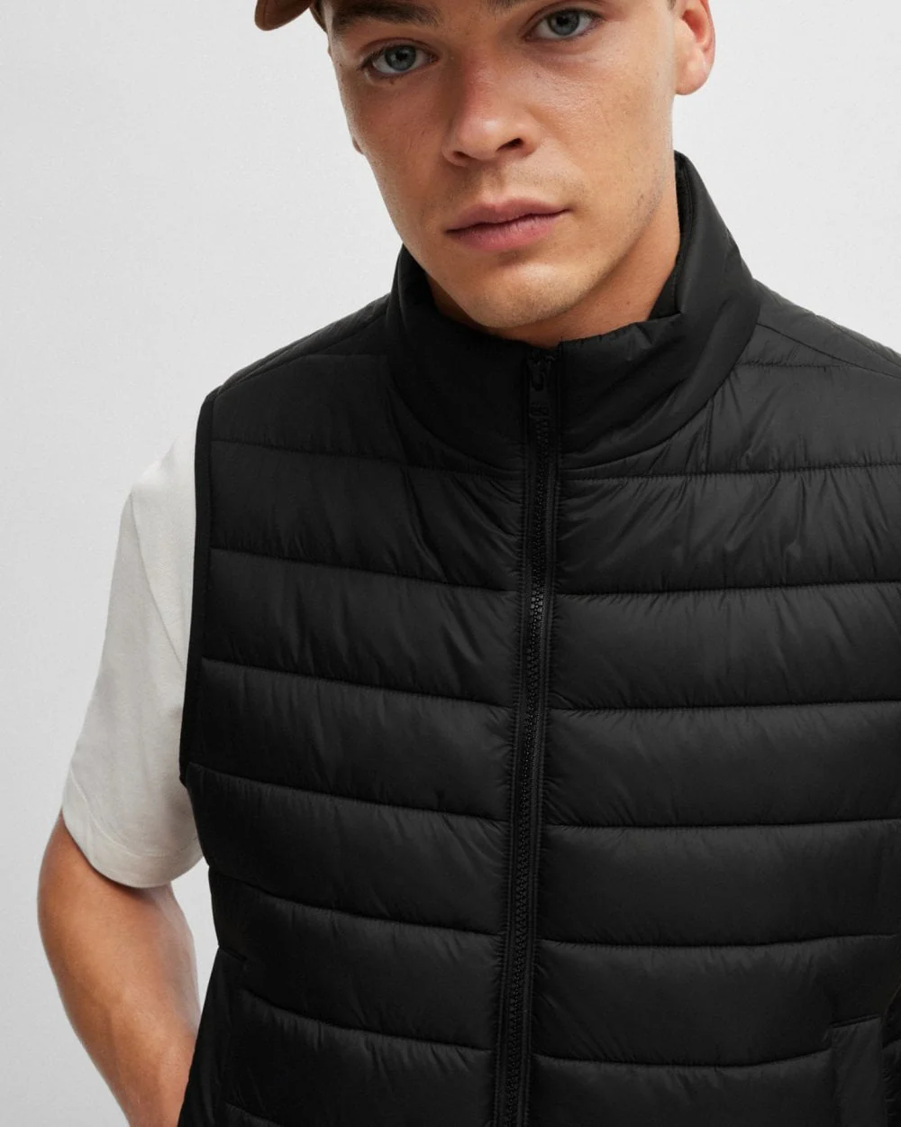 HUGO Brentino2431 Mens Water Repellent Slim-Fit Padded Gilet with Logo Detail - Image 2