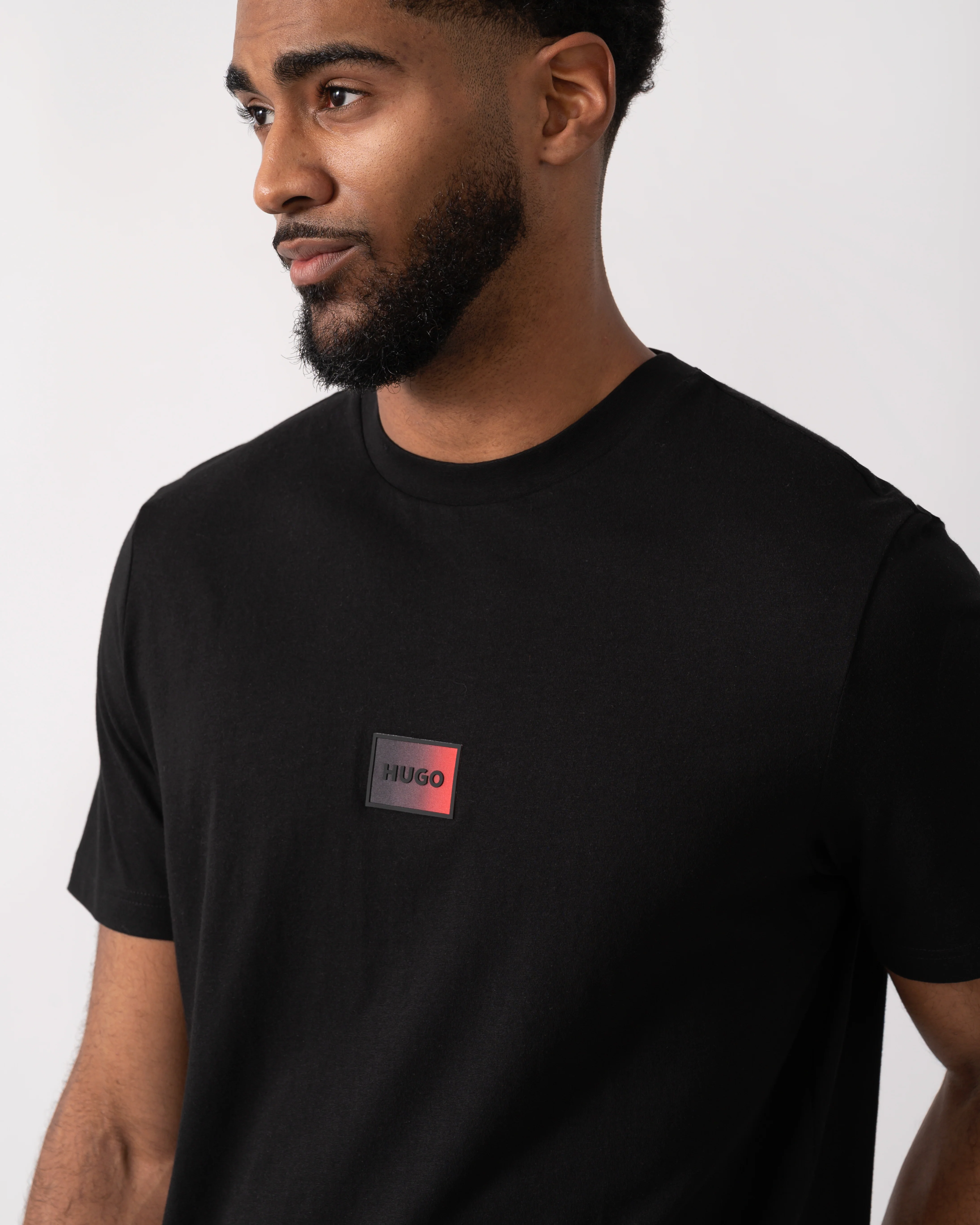 HUGO Danotie Mens Cotton-Jersey T-Shirt with Gradient Logo Label - Black 001 - Image 3